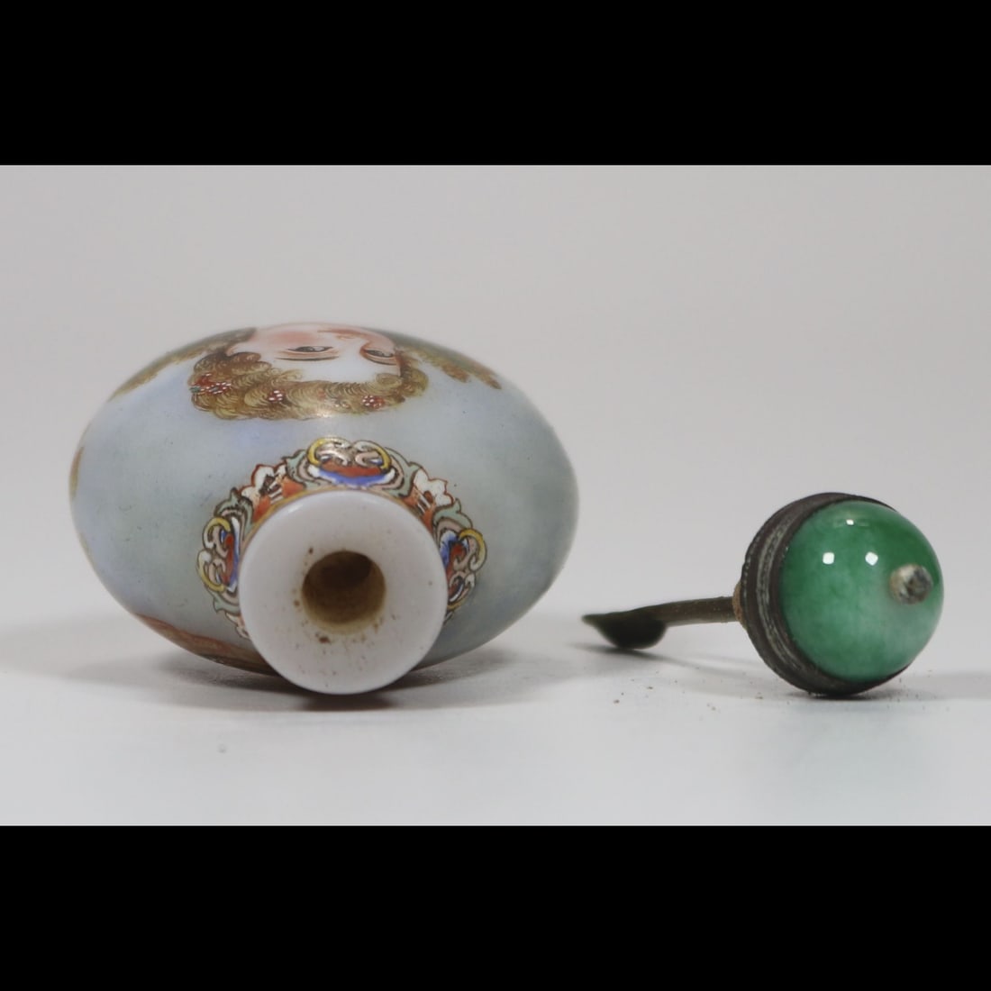 An Exquisite Enamel Figures Pattern Snuff Bottle - 8
