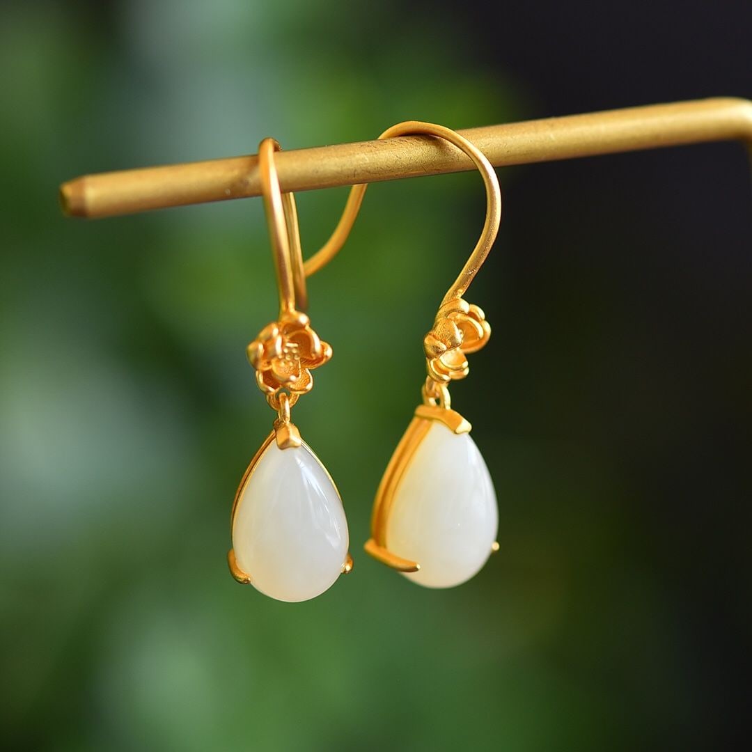 A pair of Exquisite Silver Inlaid Hotan Jade Water-drop-shaped Earring: A pair of Exquisite Silver Inlaid Hotan Jade Water-drop-shaped Earring,Size:0.3inx0.5in 一对银镶和田玉水滴耳坠