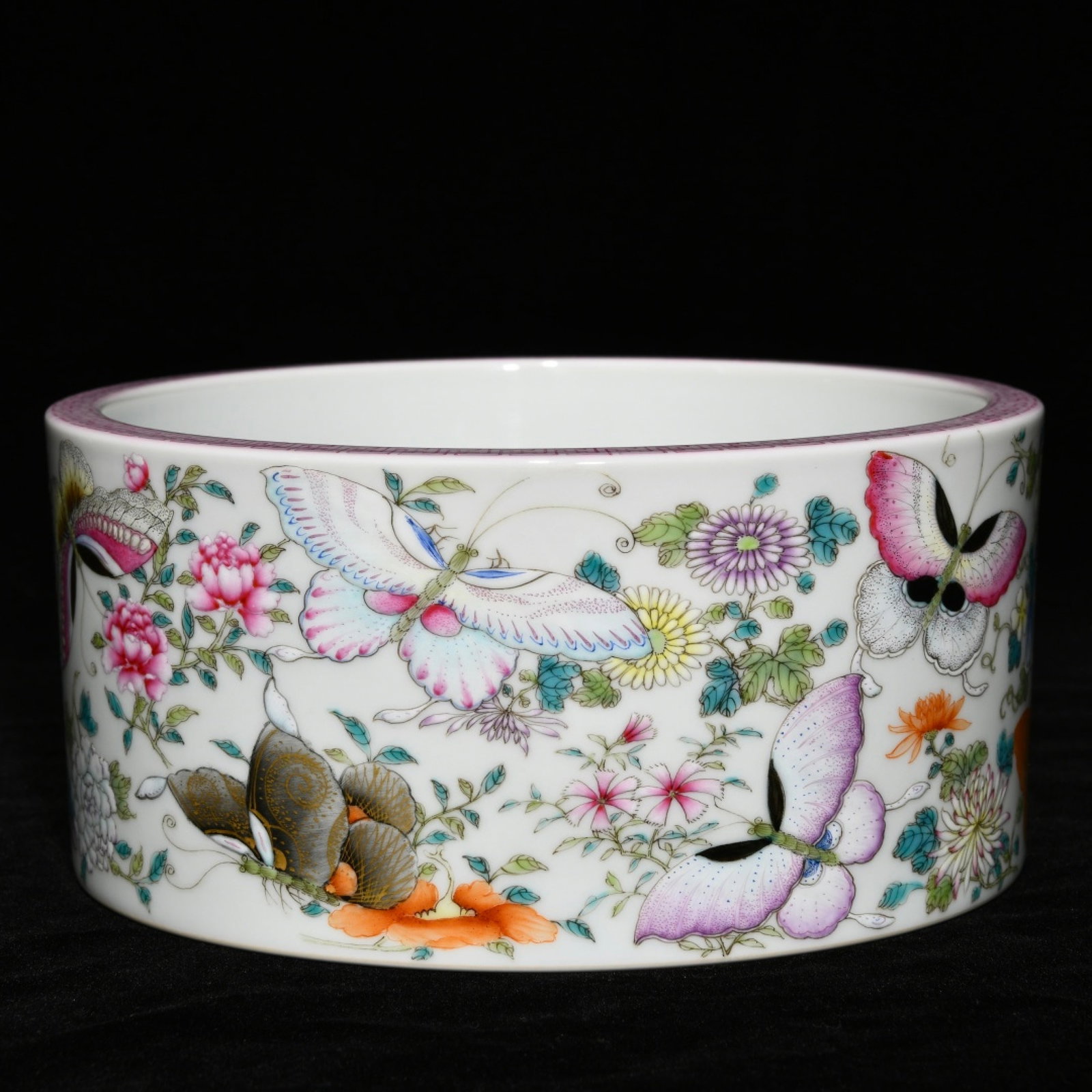 An Exquisite Famille-Rose Flower and Butterfly Pattern Brush Washer: An Exquisite Famille-Rose Flower and Butterfly Pattern Brush Washer,Qing Dynasty,China,Qianlong Six-character Mark,Size:3.4inx7.2in 粉彩花卉蝴蝶纹笔