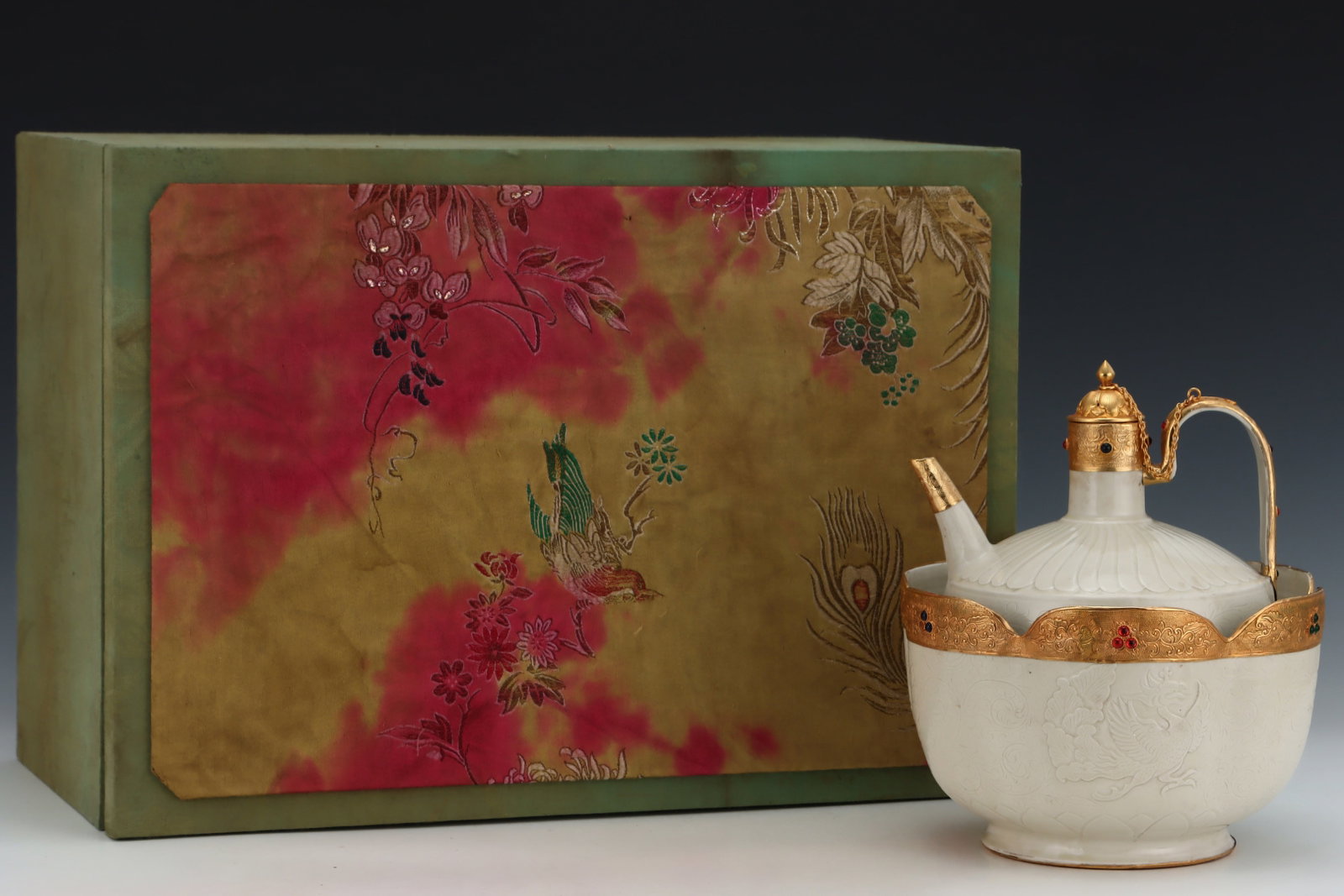 An Exquisite Ding yao Cover with Gold Flower and Phoenix Pattern Food Vessel,Inlaid Gems: An Exquisite Ding yao Cover with Gold Flower and Phoenix Pattern Food Vessel,Inlaid Gems,Song Dynasty,China,Size:10.4inx9.1in