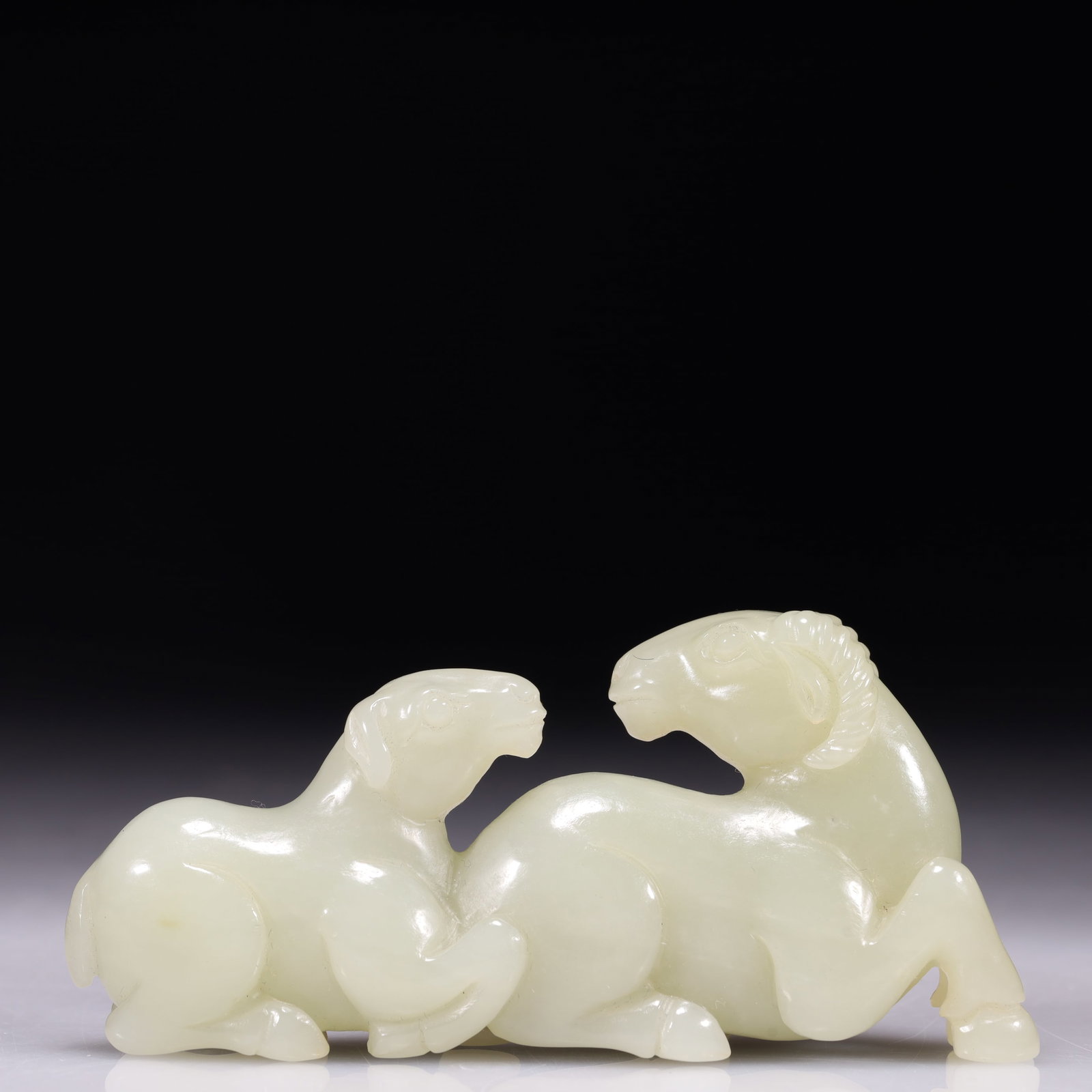 An Exquisite White Jade Sheep Ornament: An Exquisite White Jade Sheep Ornament,Qing Dynasty,China,Size:3.9inx0.6inx1.6in,Weight:118g 白玉羊摆件,中国清代