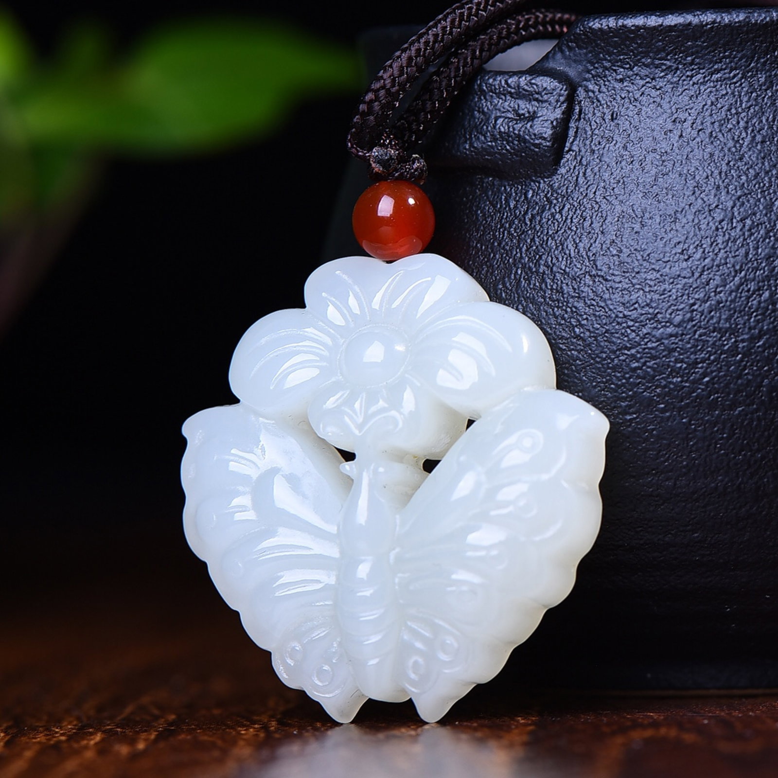 An Exquisite White Jade Butterfly Pendant - 2