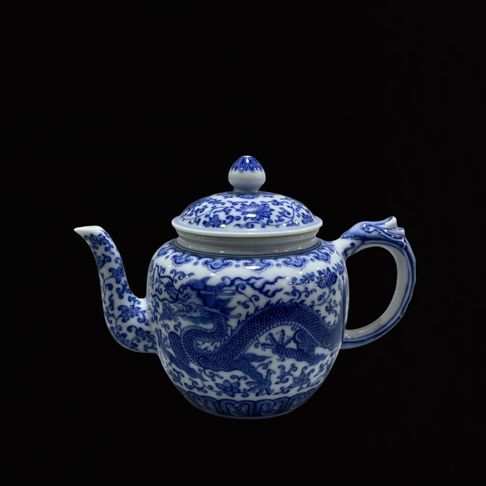 An Exquisite Blue and White Lotus and Dragon Pattern Teapot: An Exquisite Blue and White Lotus and Dragon Pattern Teapot,Qing Dynasty,China,Qianlong Six-character Mark,Size:4.9inx6.3in