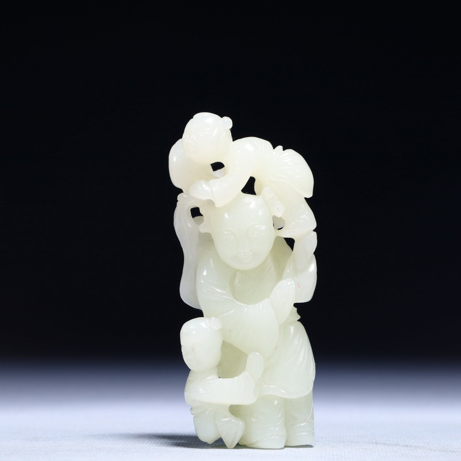 An Exquisite White Jade Figure Ornament: An Exquisite White Jade Figure Ornament,Qing Dynasty,China,Size:1.6inx0.8inx3.9in,Weight:151.9g 白玉人物摆件,中国清代