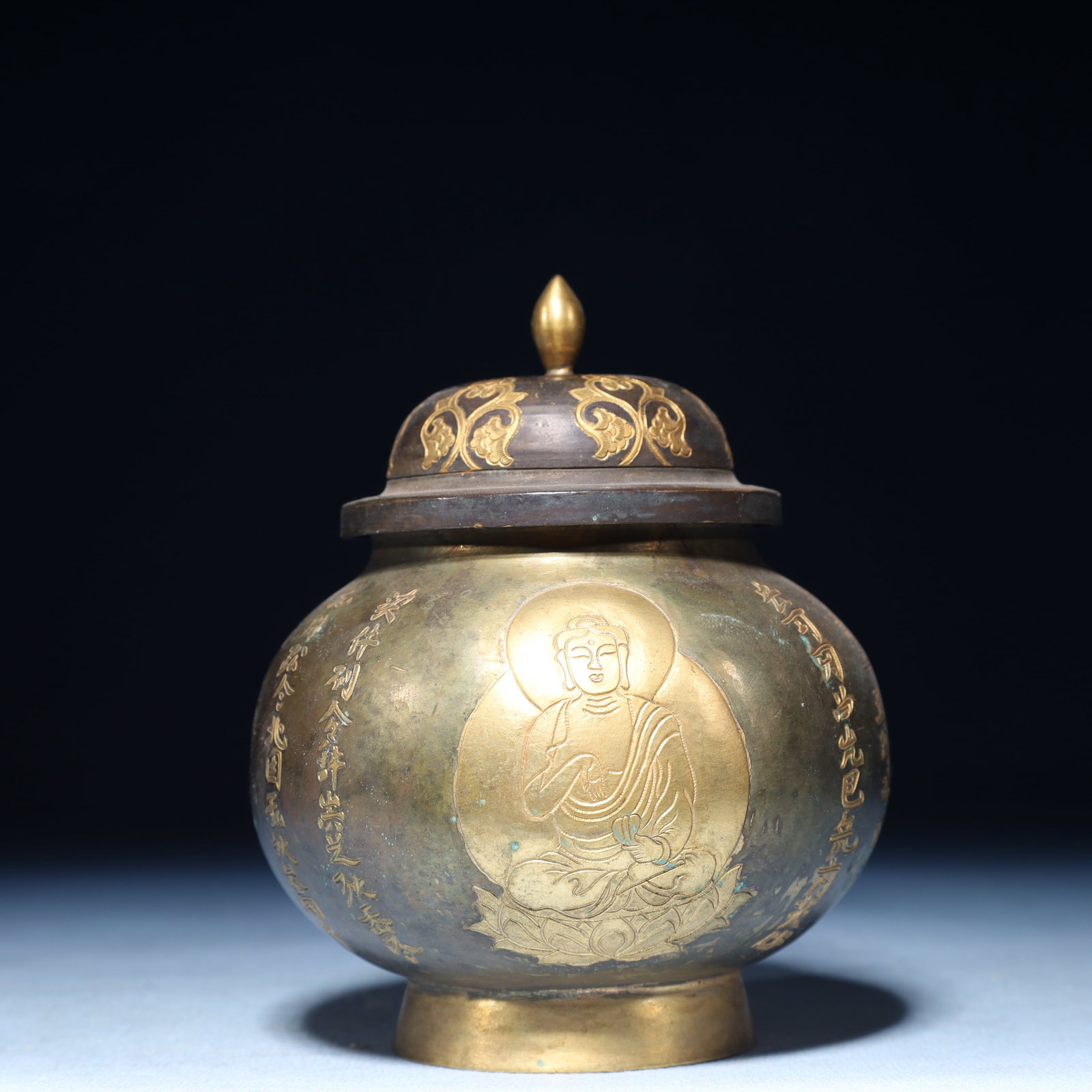 An Exquisite Gilt Bronze Statue of Sakyamuni Jar with Cover,With Scriptures: An Exquisite Gilt Bronze Statue of Sakyamuni Jar with Cover,With Scriptures,Qing Dynasty,China,Size:3.1inx4.3in,Weight:400g