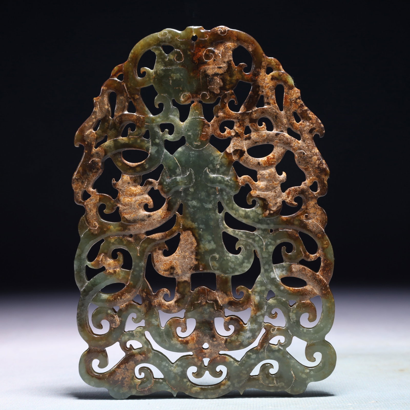 An Exquisite Jasper Figure Pattern Pendant: An Exquisite Jasper Figure Pattern Pendant,Qing Dynasty,China,Size:3.9inx5.7in,Weight:124.8g 碧玉人物纹挂件,中国清代