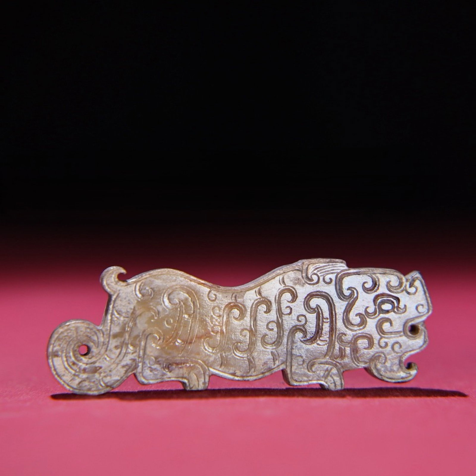 An Exquisite Archaic Jade Tiger Pendant: An Exquisite Archaic Jade Tiger Pendant,Ancient Time,China,Size:3.1inx1.1inx0.2in,Weight:27g 高古玉虎佩,中国远古时期
