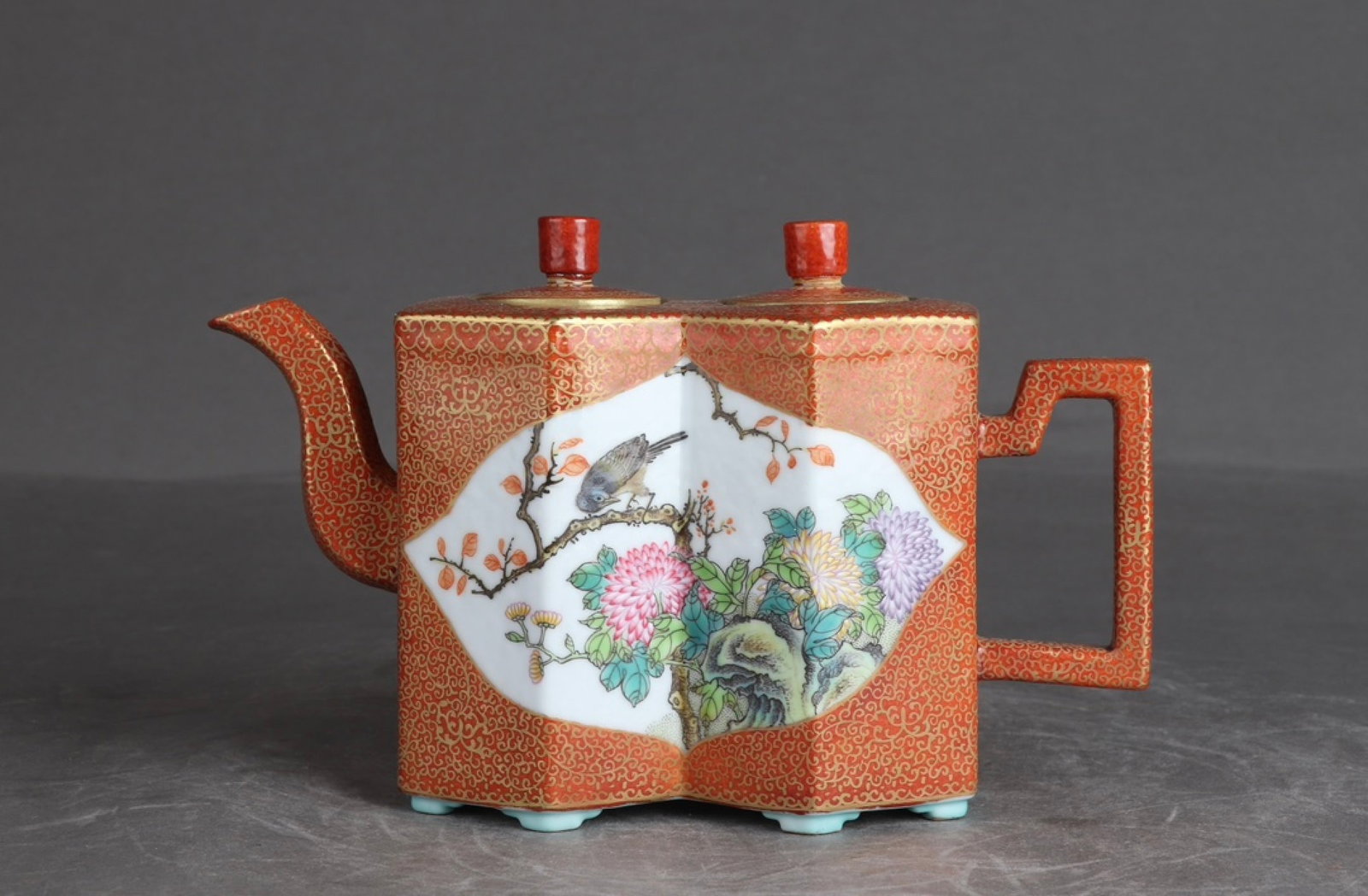 An Exquisite Enamel Painted Gold Flower and Bird Pattern Teapot: An Exquisite Enamel Painted Gold Flower and Bird Pattern Teapot,Qing Dynasty,China,Yongzheng Four-character Mark,Size:4.6inx7.6in
