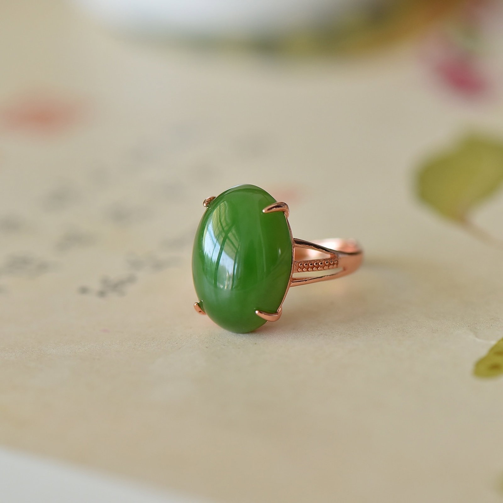 An Exquisite Sterling Silver-Gold Plated Inlaid Jasper Ring: An Exquisite Sterling Silver-Gold Plated Inlaid Jasper Ring,Size:0.5inx0.7in 纯银镀金镶碧玉戒指