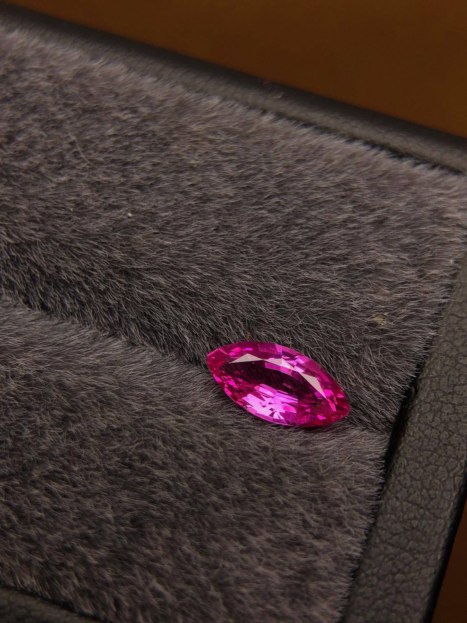 1.335Ctw Natural Tanzanite Ruby Loose: 1.335Ctw Natural Tanzanite Ruby Loose,Size:0.4inx0.2inx0.1in 1.335Ctw天然坦桑石红宝石裸石