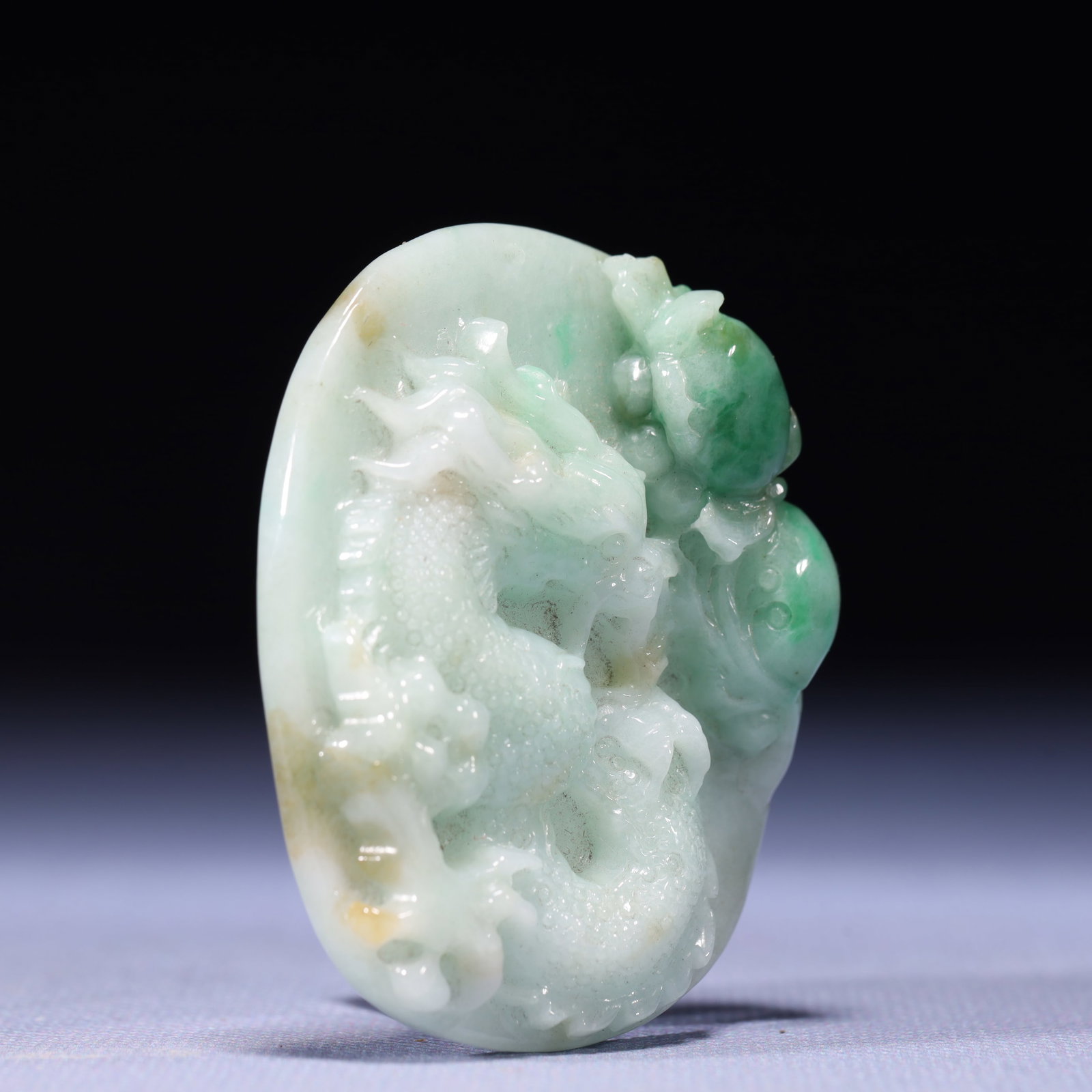 An Exquisite Jadeite Dragon Pattern Pendant - 3