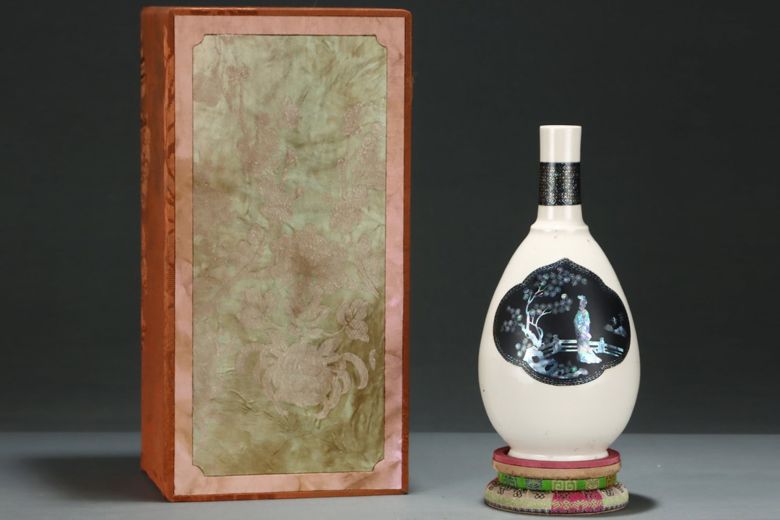 An Exquisite Ding yao White Glazed Character and Story Pattern Vase: An Exquisite Ding yao White Glazed Character and Story Pattern Vase,Song Dynasty,China,Size:11.2inx5.4in