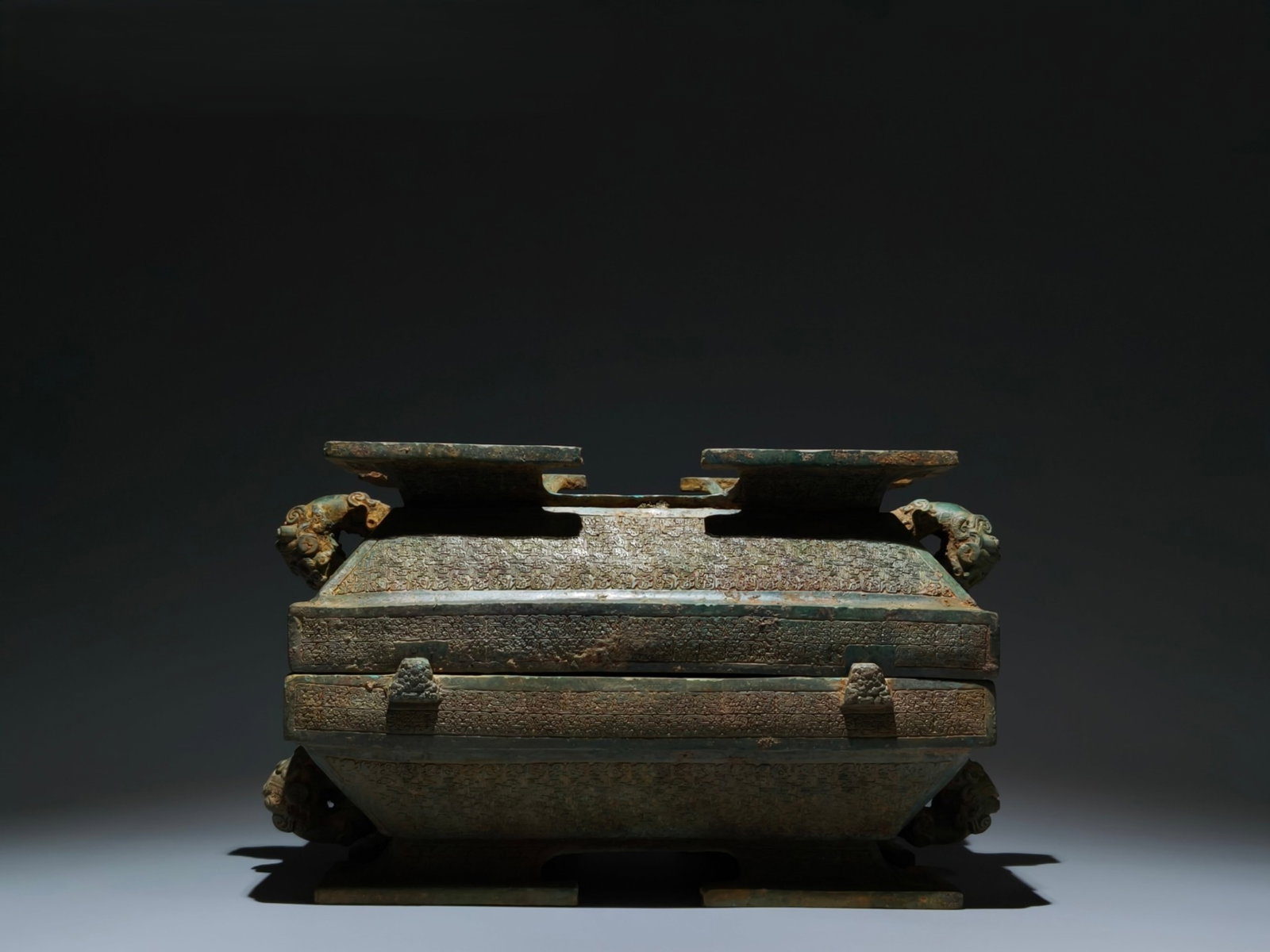 An Archaic Bronze Beast-Ears Jar with Cover (1 of 9)