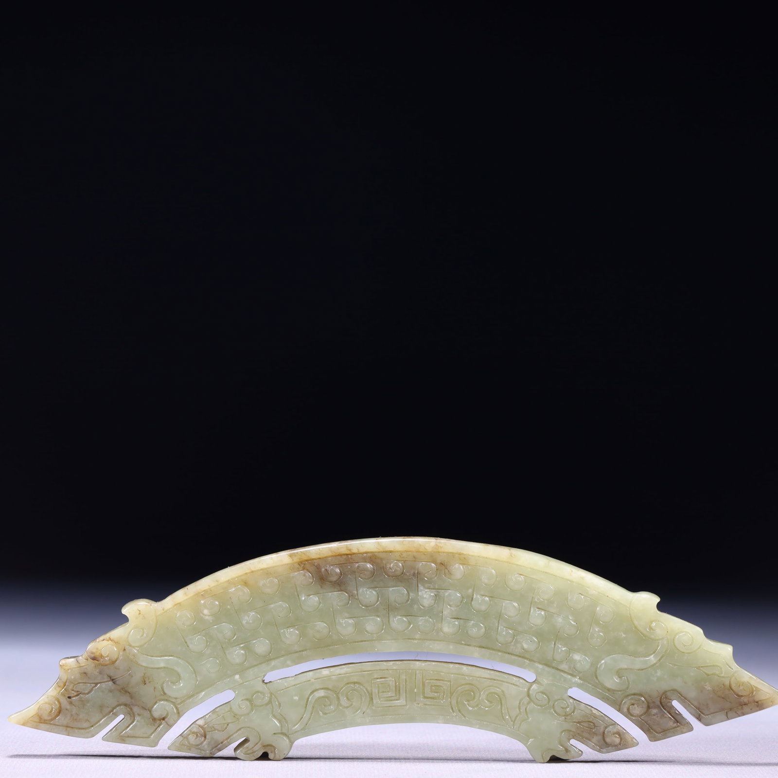 An Exquisite Green Jade Dragon Pattern Ornament: An Exquisite Green Jade Dragon Pattern Ornament,Qing Dynasty,China,Size:7.3inx0.4inx1.8in,Weight:140g 青玉龙纹摆件,中国清代