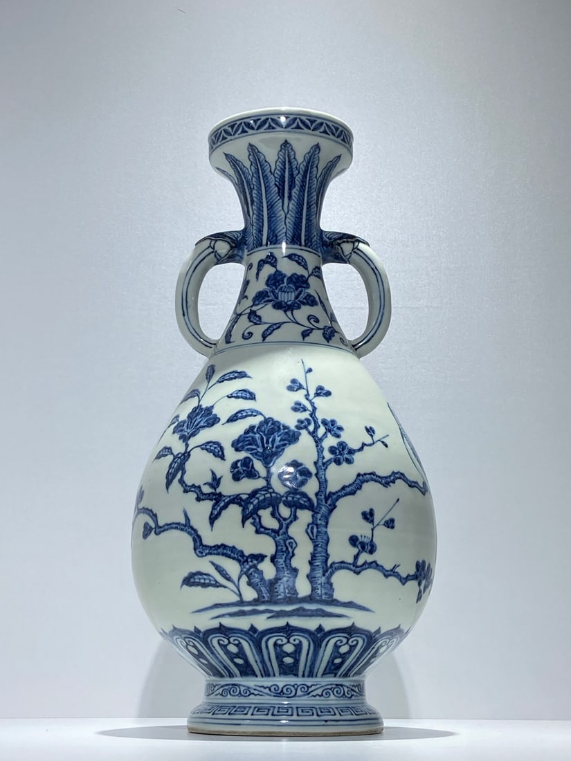 A Huge Blue and White Flower and Bird Pattern Double-Ears Vase: A Huge Blue and White Flower and Bird Pattern Double-Ears Vase,Qing Dynasty,China,Size:16.1inx7.5in 青花花鸟纹双耳瓶,中国清代