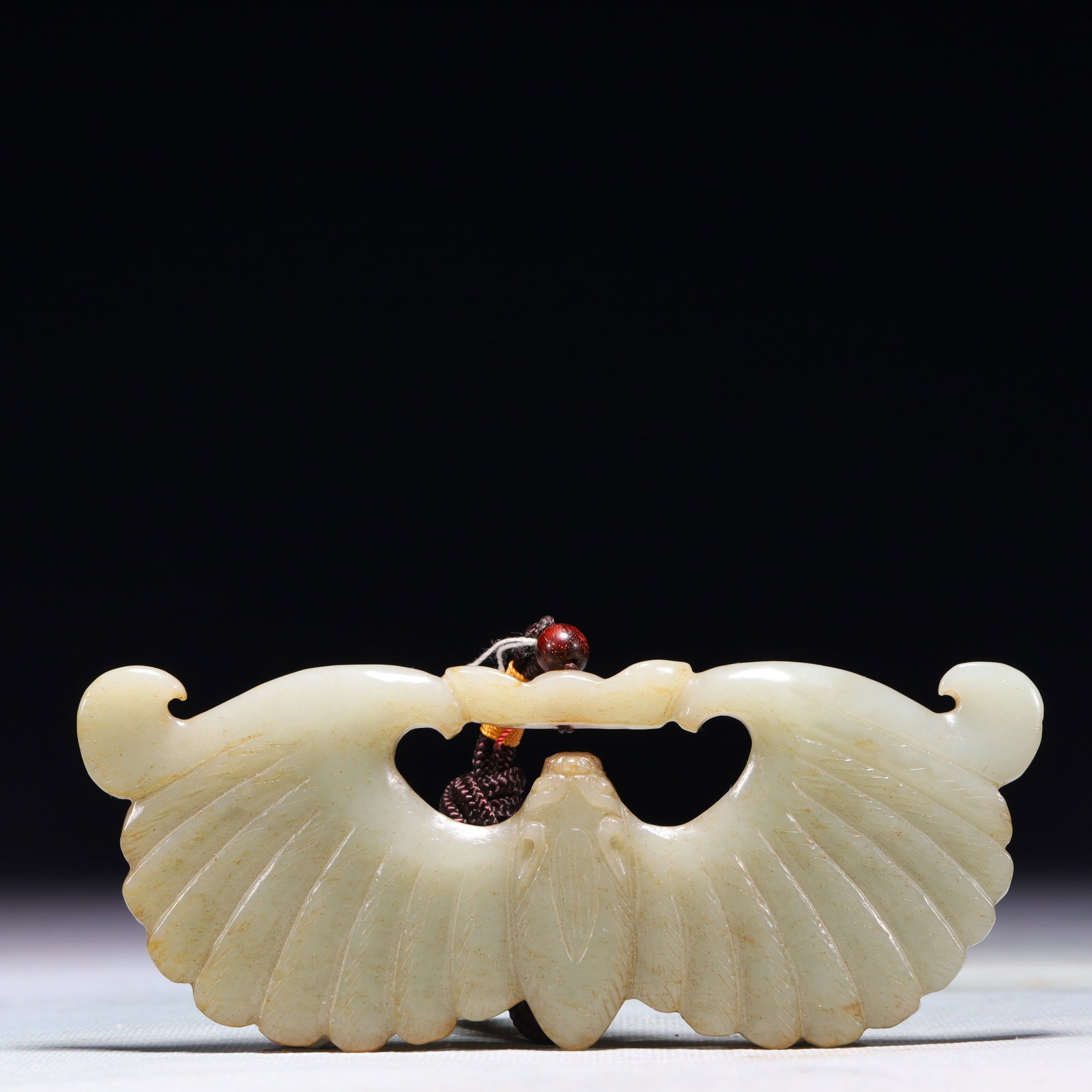 An Exquisite White Jade Bat Pendant: An Exquisite White Jade Bat Pendant,Qing Dynasty,China,Size:5.3inx2.2inx0.4in,Weight:123.9g 白玉蝙蝠挂件,中国清代