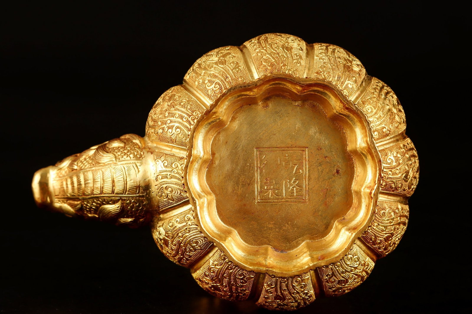 An Exquisite Gilt Bronze Lotus Pattern Loop-Handled Pot - 9