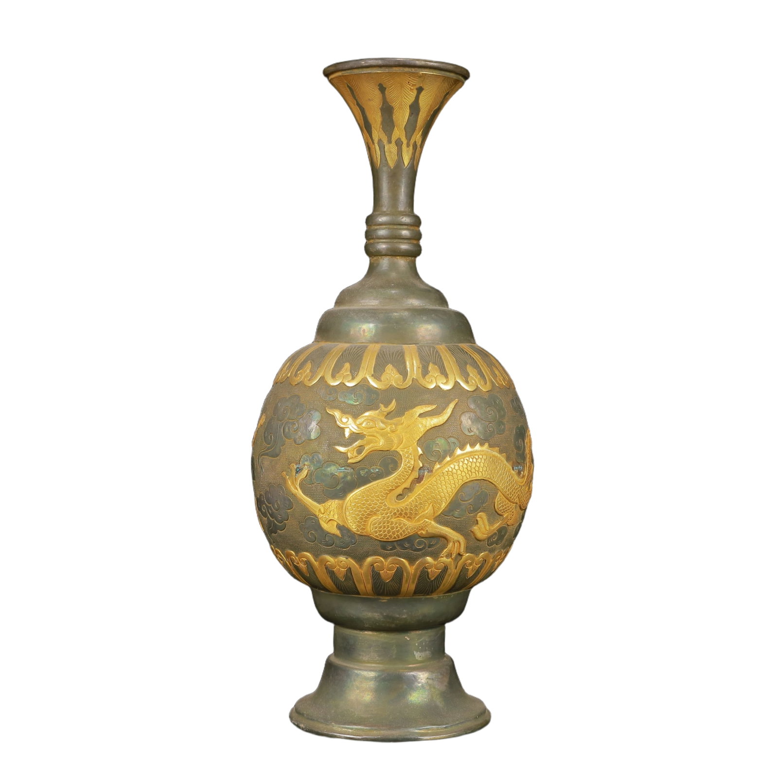 An Exquisite Gilt Silver Dragon Pattern Vase: An Exquisite Gilt Silver Dragon Pattern Vase,Tang Dynasty,China,Zhenguan Four-Character Mark,Size:4.7inx10.6in,Weight:650g