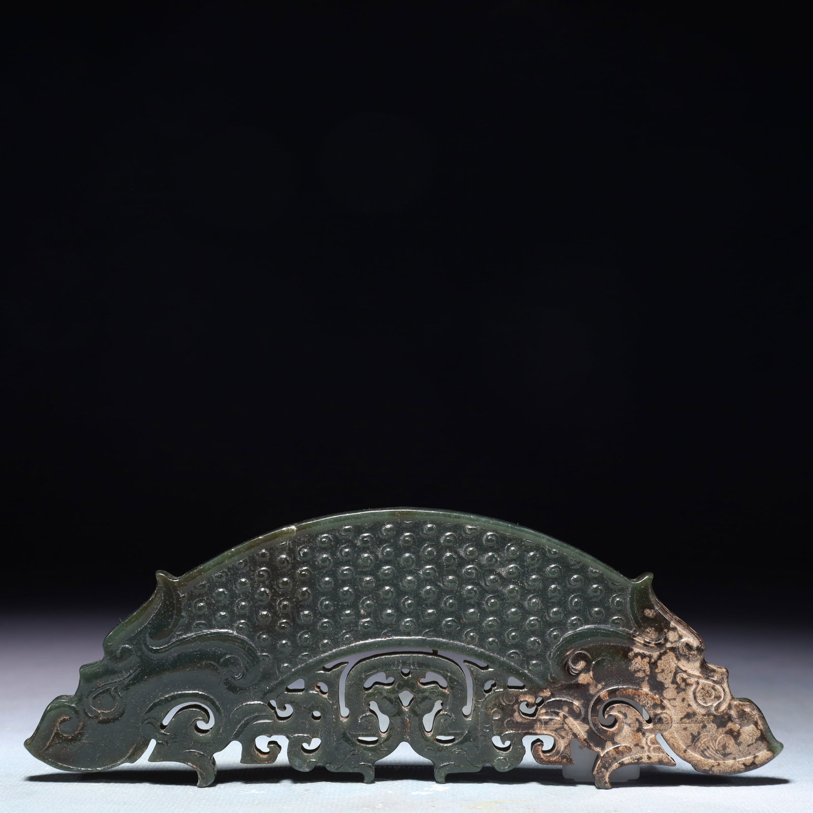 An Exquisite Jasper Dragon Pendant: An Exquisite Jasper Dragon Pendant,Qing Dynasty,China,Size:6.7inx2.2in,Weight:107.4g 碧玉龙挂件,中国清代