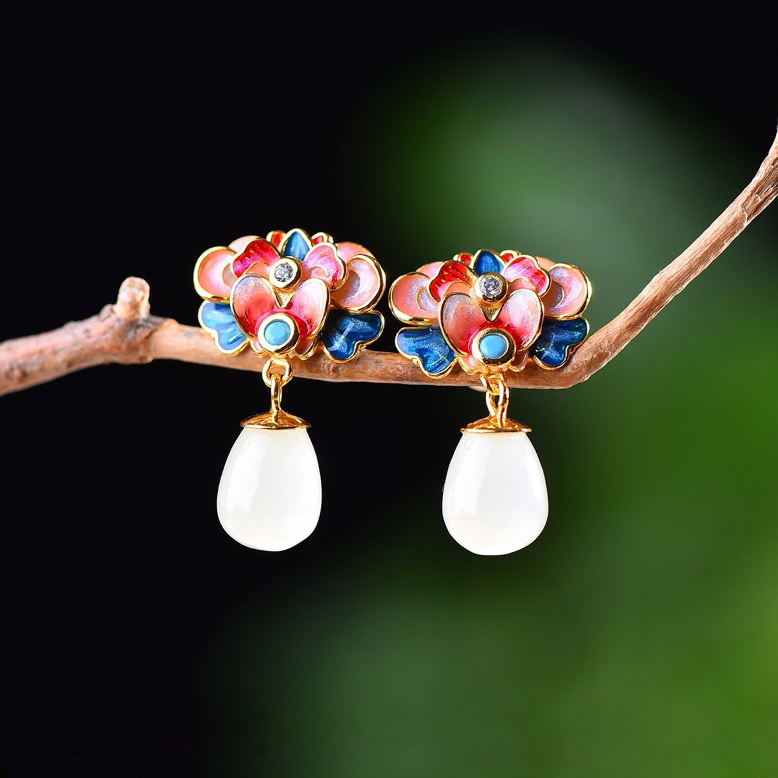 A Pair of Exquisite Sterling Silver-Gold Plated Inlaid White Jade Earrings: A Pair of Exquisite Sterling Silver-Gold Plated Inlaid White Jade Earrings,Size:0.3inx0.4in 一对纯银镀金镶白玉耳环