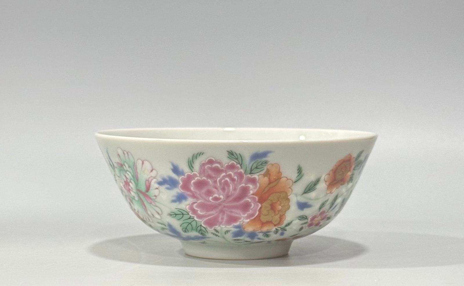 An Exquisite Enamel Flower Pattern Bowl: An Exquisite Enamel Flower Pattern Bowl,Qing Dynasty,China,Yongzheng Six-character Mark,Size:2.3inx5.1in 珐琅彩花卉纹碗,中国清代,Ƃ