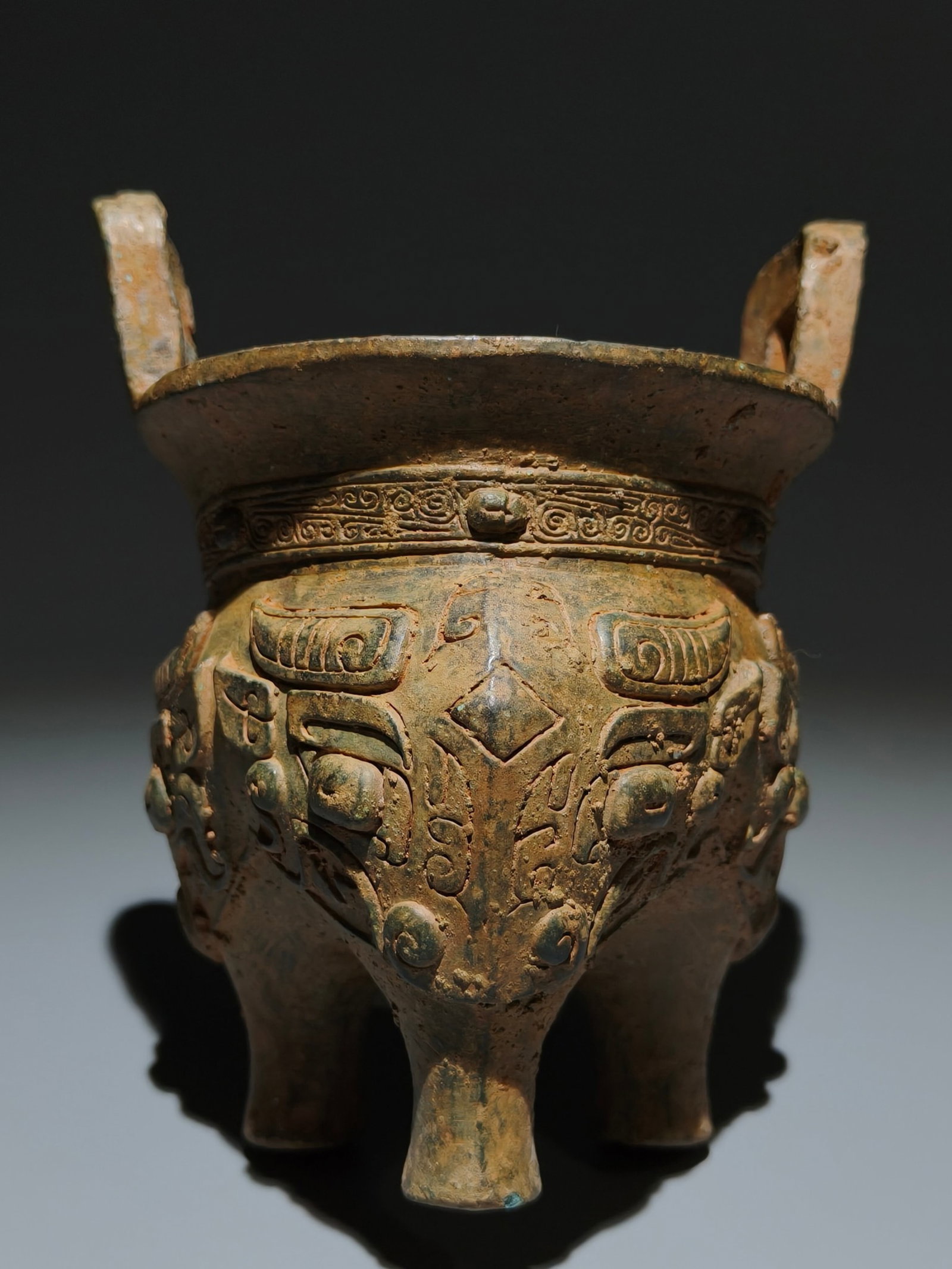 An Archaic Bronze Beast-Face Pattern Double-Ears and Tripod Censer: An Archaic Bronze Beast-Face Pattern Double-Ears and Tripod Censer,Shang Dynasty,China,Size:5.5inx4.1in 青铜兽面纹双耳三足香炉,中