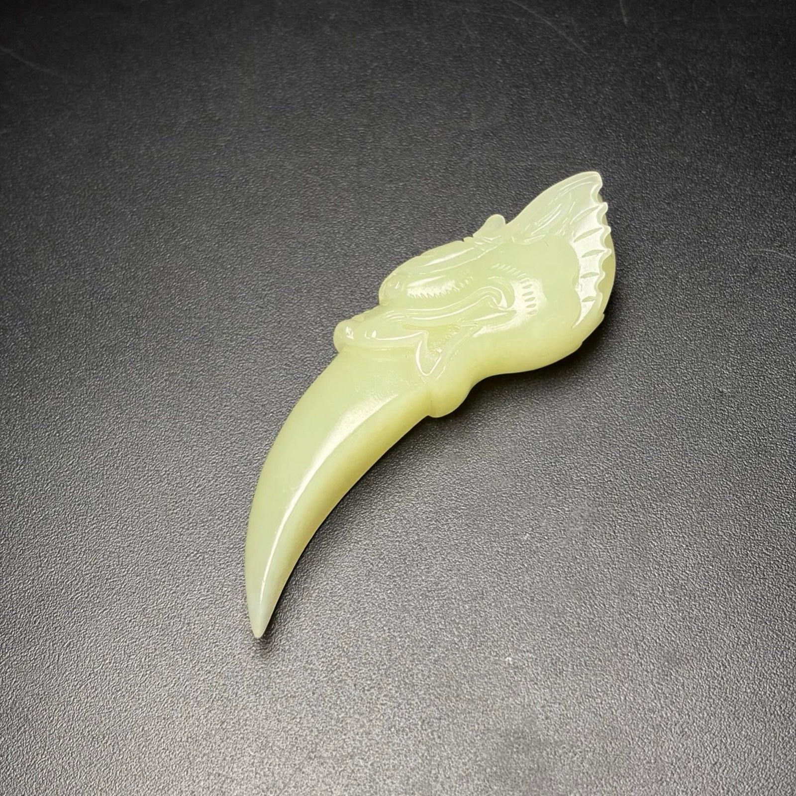 An Exquisite White Jade Dragon-head Pendant: An Exquisite White Jade Dragon-head Pendant,Qing Dynasty,China,Size:3.1inx0.9inx0.5in,Weight:30g 白玉龙首挂件,中国清代