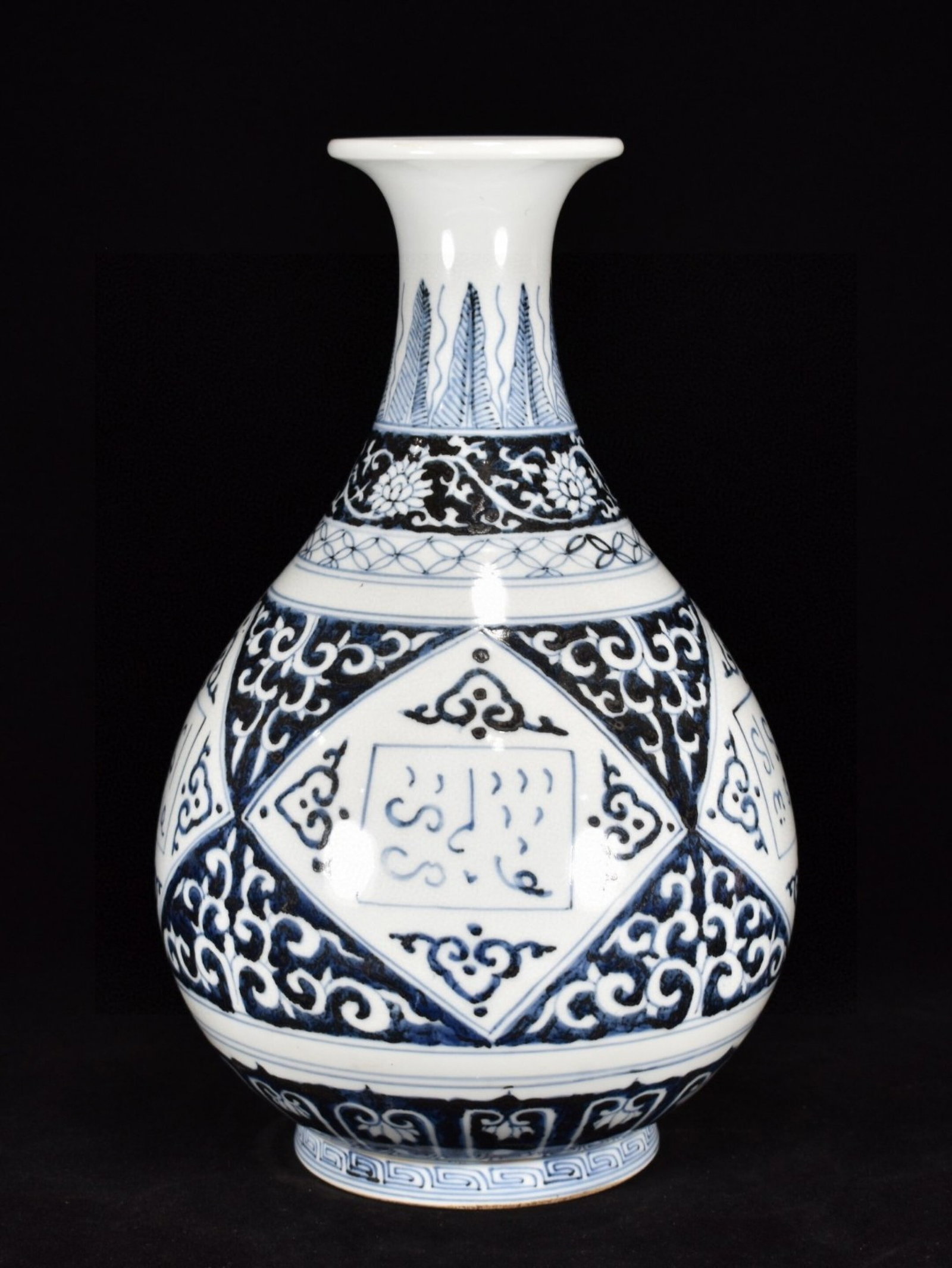 A Rare Blue and White Auspicious Cloud Pattern Vase - 3