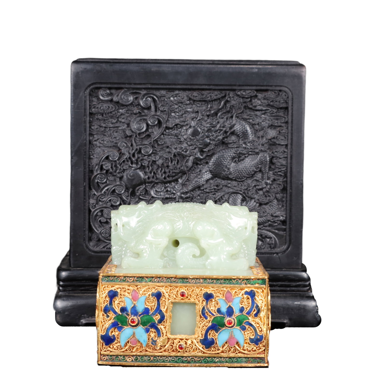 An Exquisite White Jade Inlaid Silver-Gilt Bronze Auspicious Beast Seal: An Exquisite White Jade Inlaid Silver-Gilt Bronze Auspicious Beast Seal,Qing Dynasty,China,With Mark,Size:(Seal)3.7inx3.3in,(Box)7.1inx7.3in,Weight:1800g 白玉嵌铜鎏໥