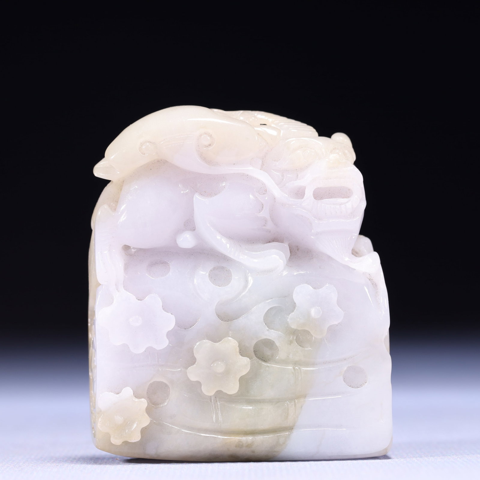An Exquisite Jadeite Beast Pattern Pendant: An Exquisite Jadeite Beast Pattern Pendant,Qing Dynasty,China,Size:2.2inx0.6inx2.6in,Weight:161g 翡翠兽纹挂件,中国清代