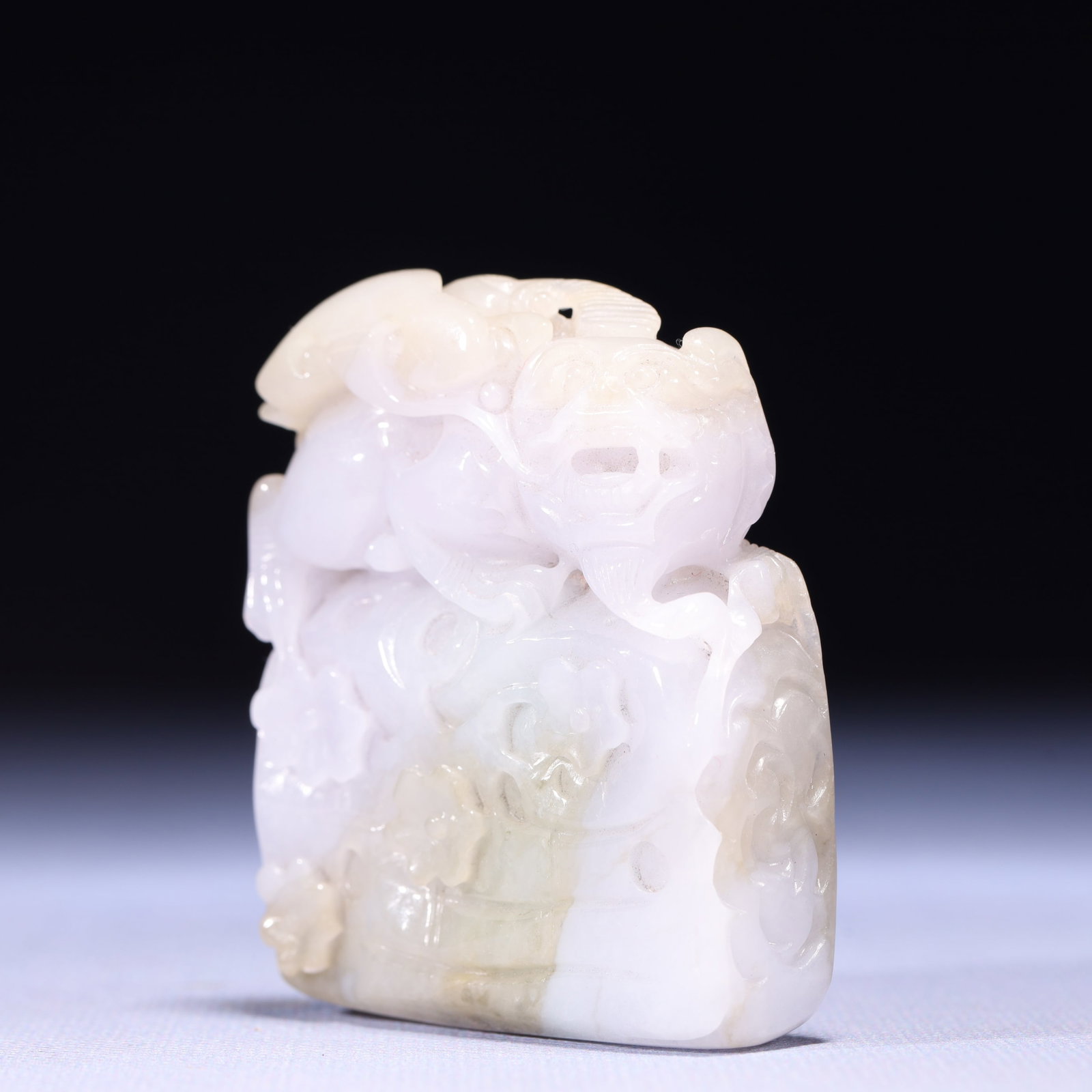 An Exquisite Jadeite Beast Pattern Pendant - 2