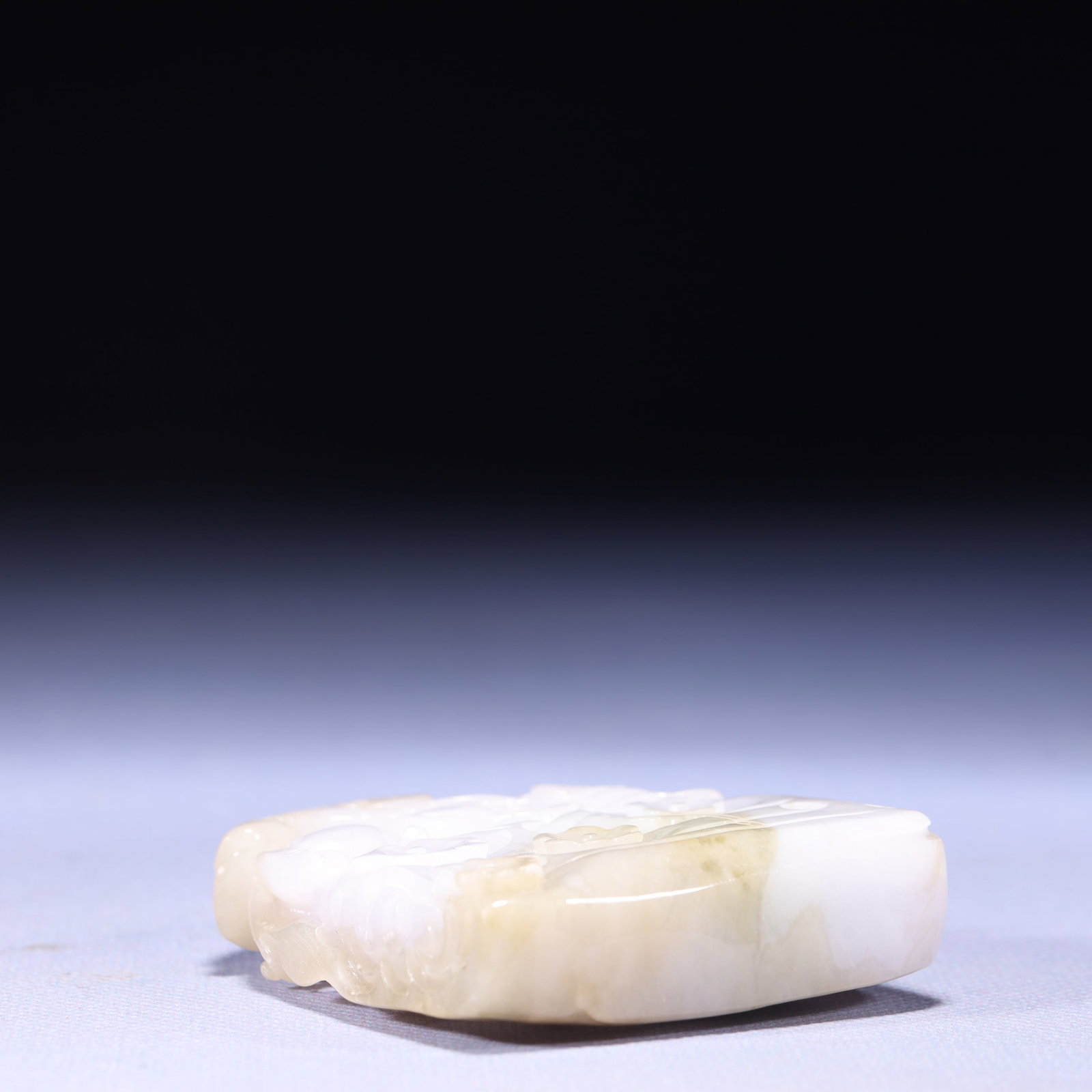 An Exquisite Jadeite Beast Pattern Pendant - 5