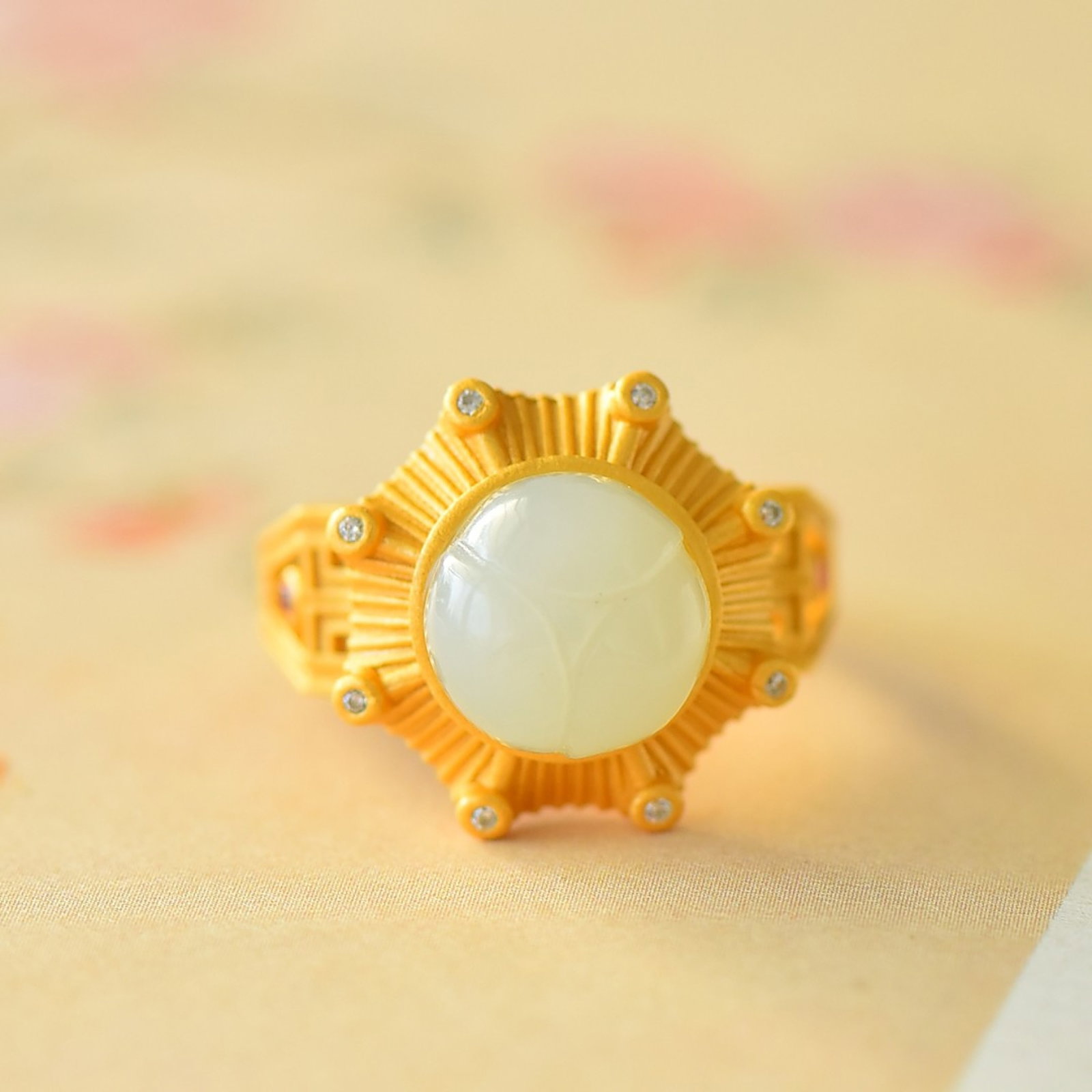 An Exquisite Sterling Silver-Gold Plated Inlaid White Jade Ring: An Exquisite Sterling Silver-Gold Plated Inlaid White Jade Ring,Size:0.4inx0.4in 纯银镀金镶白玉戒指