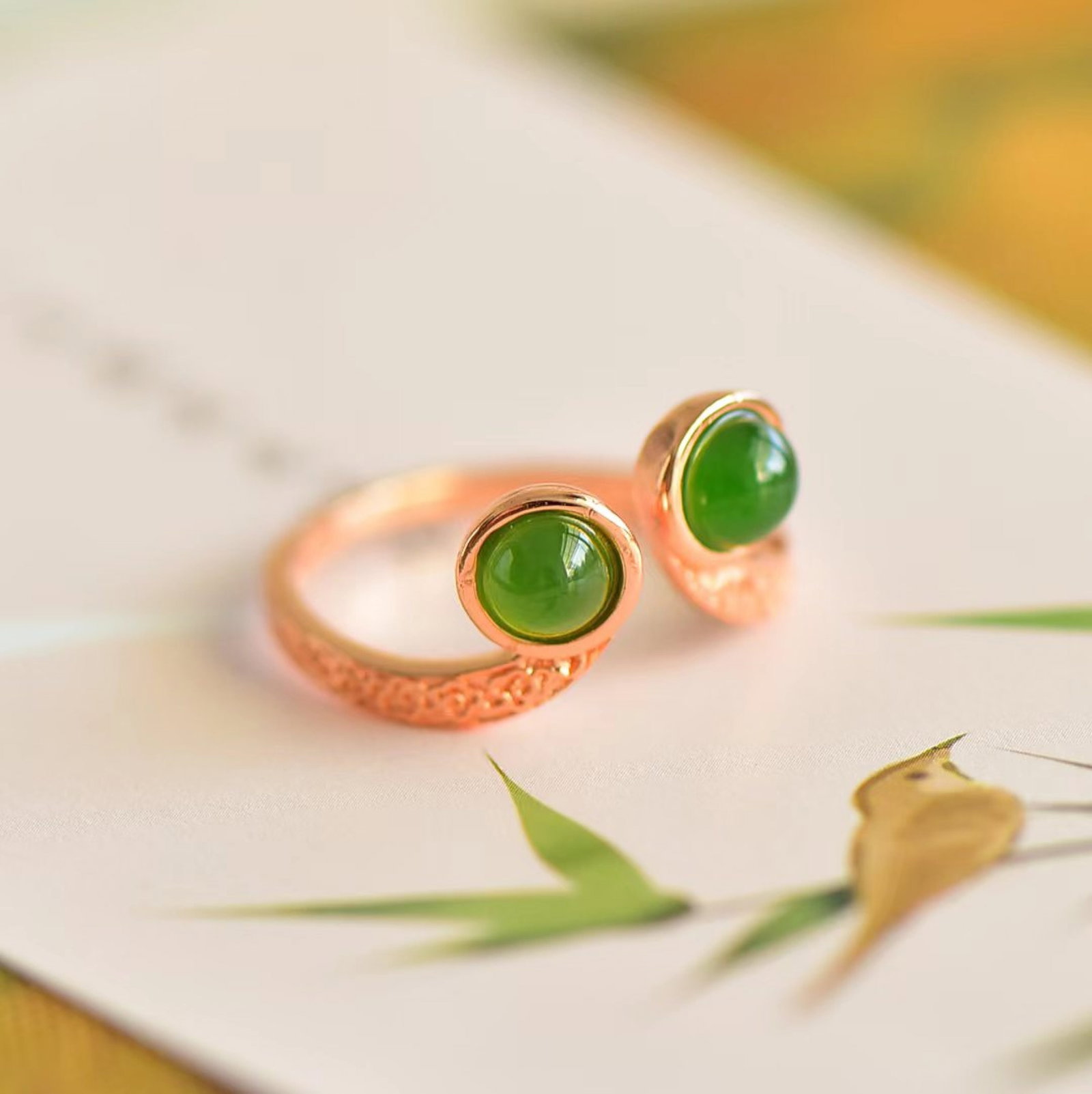 An Exquisite Sterling Silver-Gold Plated Inlaid Jasper Ring: An Exquisite Sterling Silver-Gold Plated Inlaid Jasper Ring 纯银镀金镶碧玉戒指