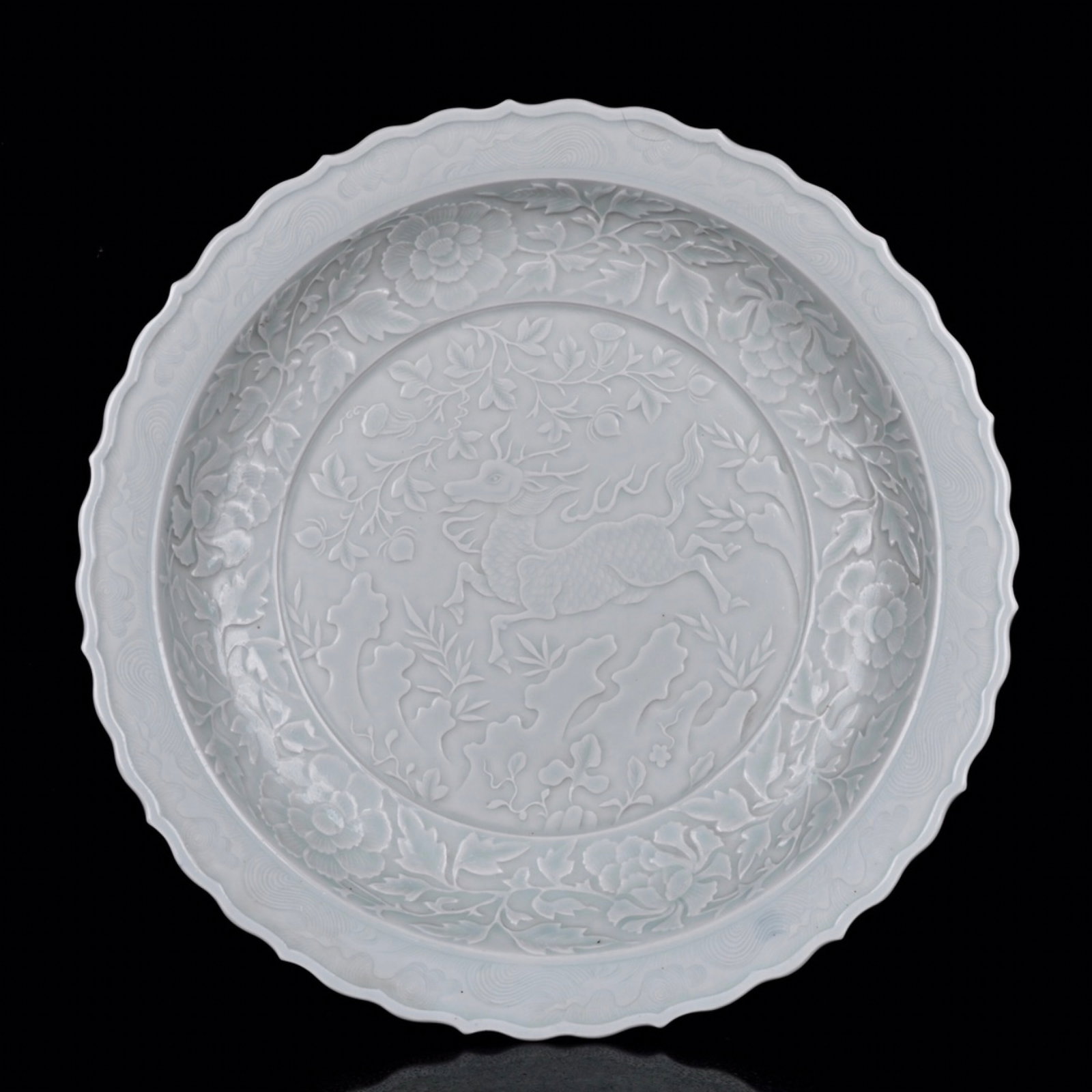 A Huge White Glazed Flower and Deer Pattern Plate: A Huge White Glazed Flower and Deer Pattern Plate,Qing Dynasty,China,Size:2.8inx17.7in 白釉花卉鹿纹盘子,中国清代