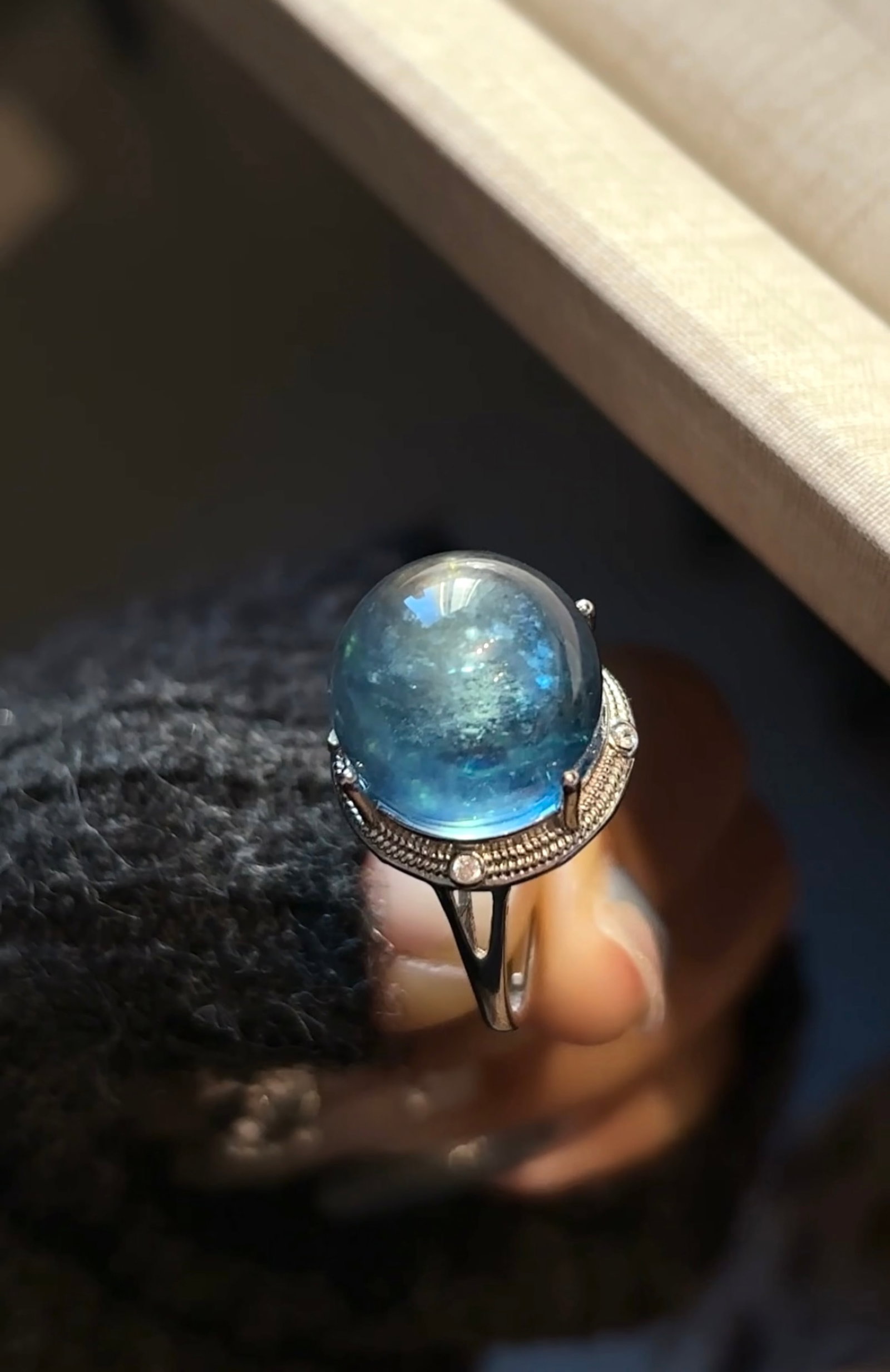 An Exquisite Aquamarine Ring: An Exquisite Aquamarine Ring,Size:0.6in,Weight:8g 海蓝宝戒指