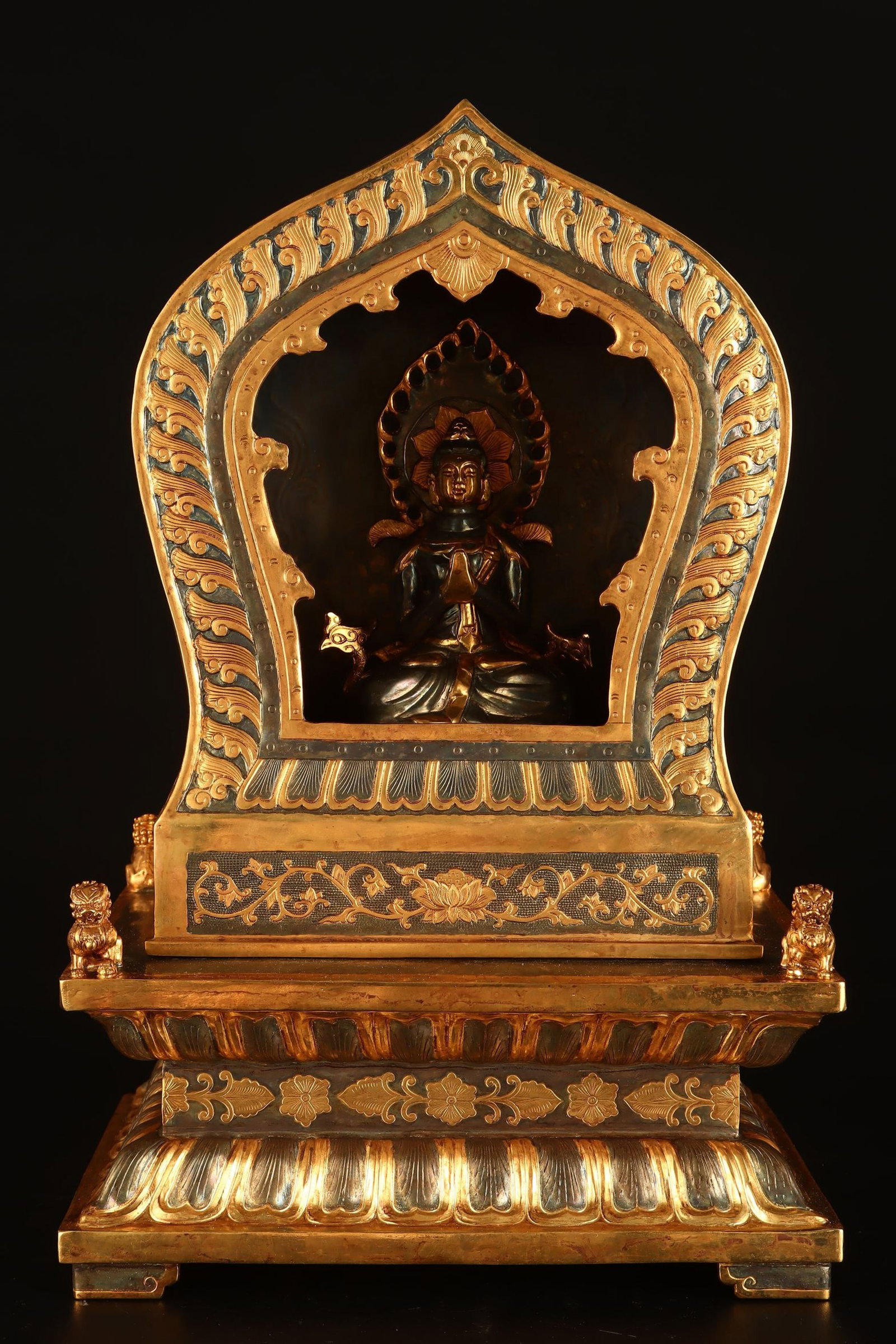 A Solemn Gilt Niche,with Buddha Statue: A Solemn Gilt Niche,with Buddha Statue,Qing Dynasty,China,Qianlong Four-character Mark,Size:13.4inx7.9inx5.9in