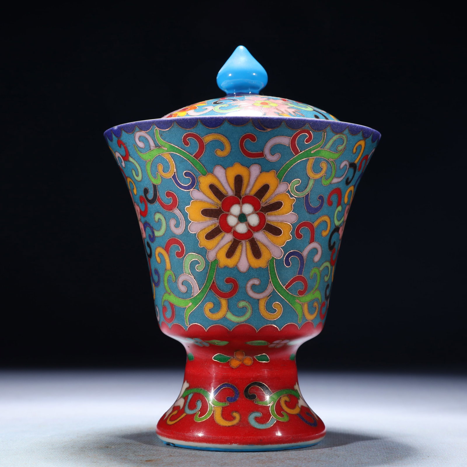 An Exquisite Cloisonn?? on porcelain body Lotus Pattern Bowl with Cover: An Exquisite Cloisonné on porcelain body Lotus Pattern Bowl with Cover,Qing Dynasty,China,Qianlong Four-character Mark,Size:4.7inx6.3in,Weight:600g