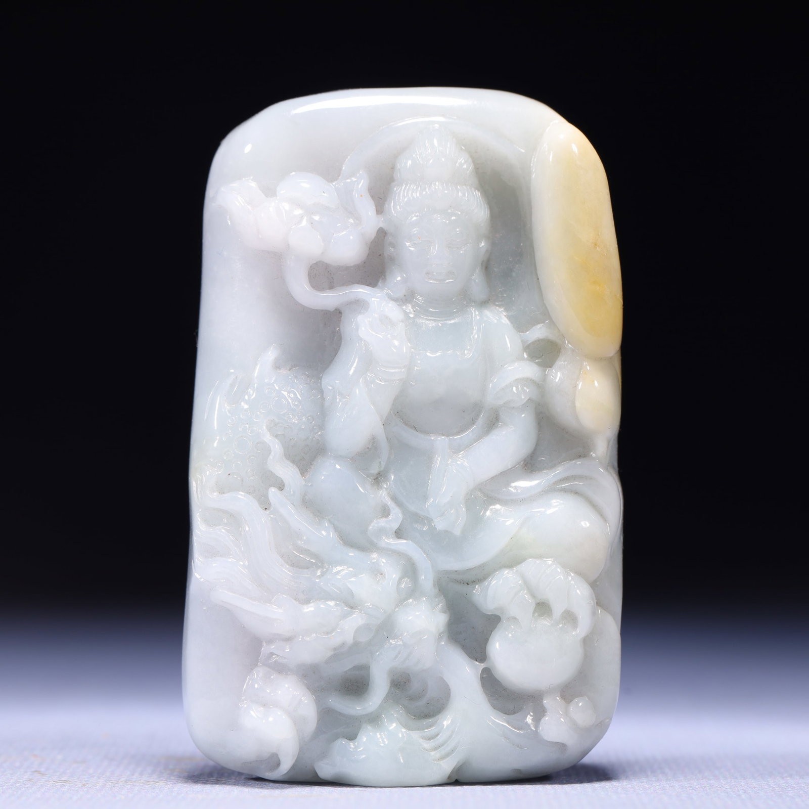 An Exquisite Jadeite Statue of Avalokitesvara Pendant: An Exquisite Jadeite Statue of Avalokitesvara Pendant,Qing Dynasty,China,Size:2inx0.5inx3.1in,Weight:145g 翡翠观音像挂件,中国清代