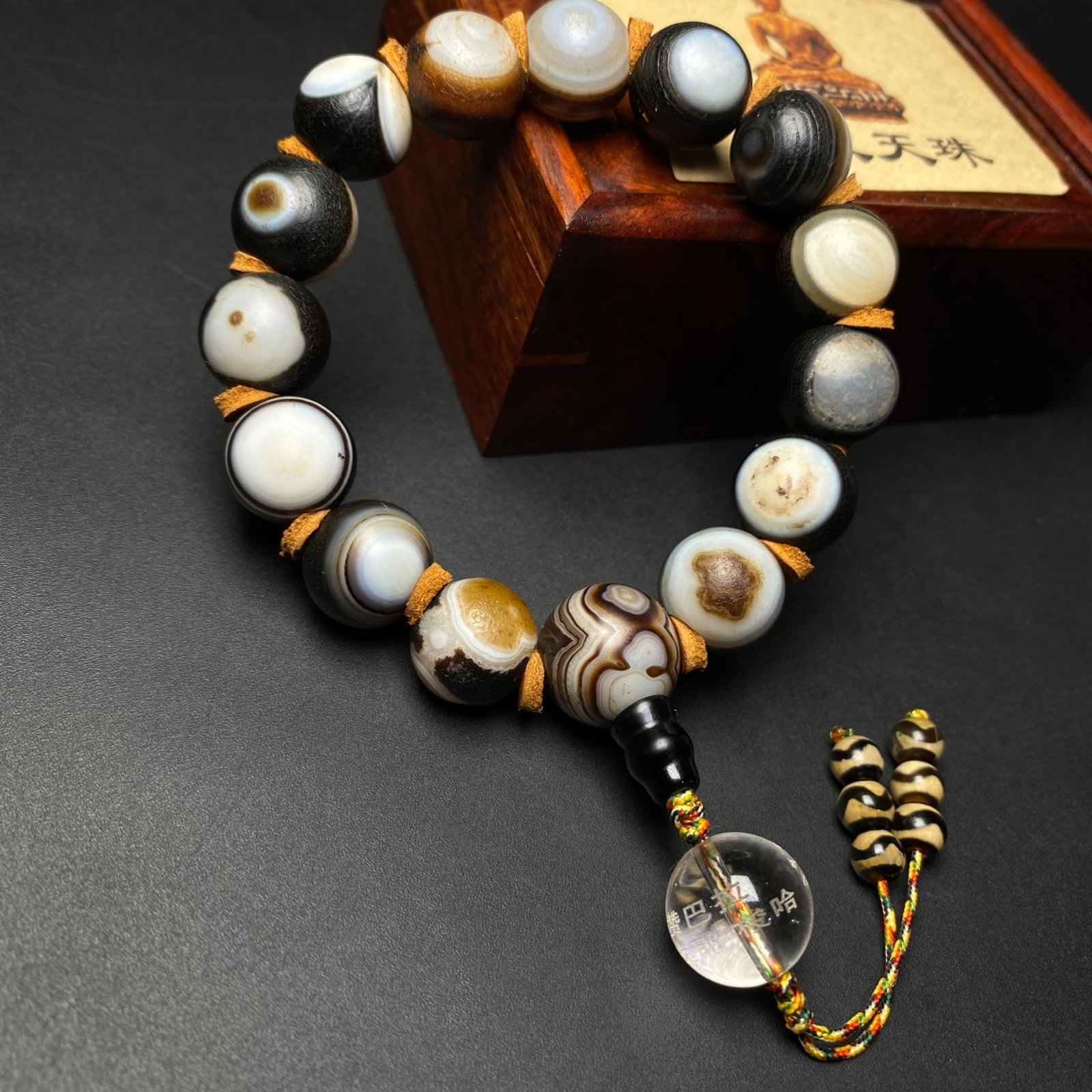 A Precious Dzi Bead Bracelets: A Precious Dzi Bead Bracelets,Size:0.5in 天珠手串