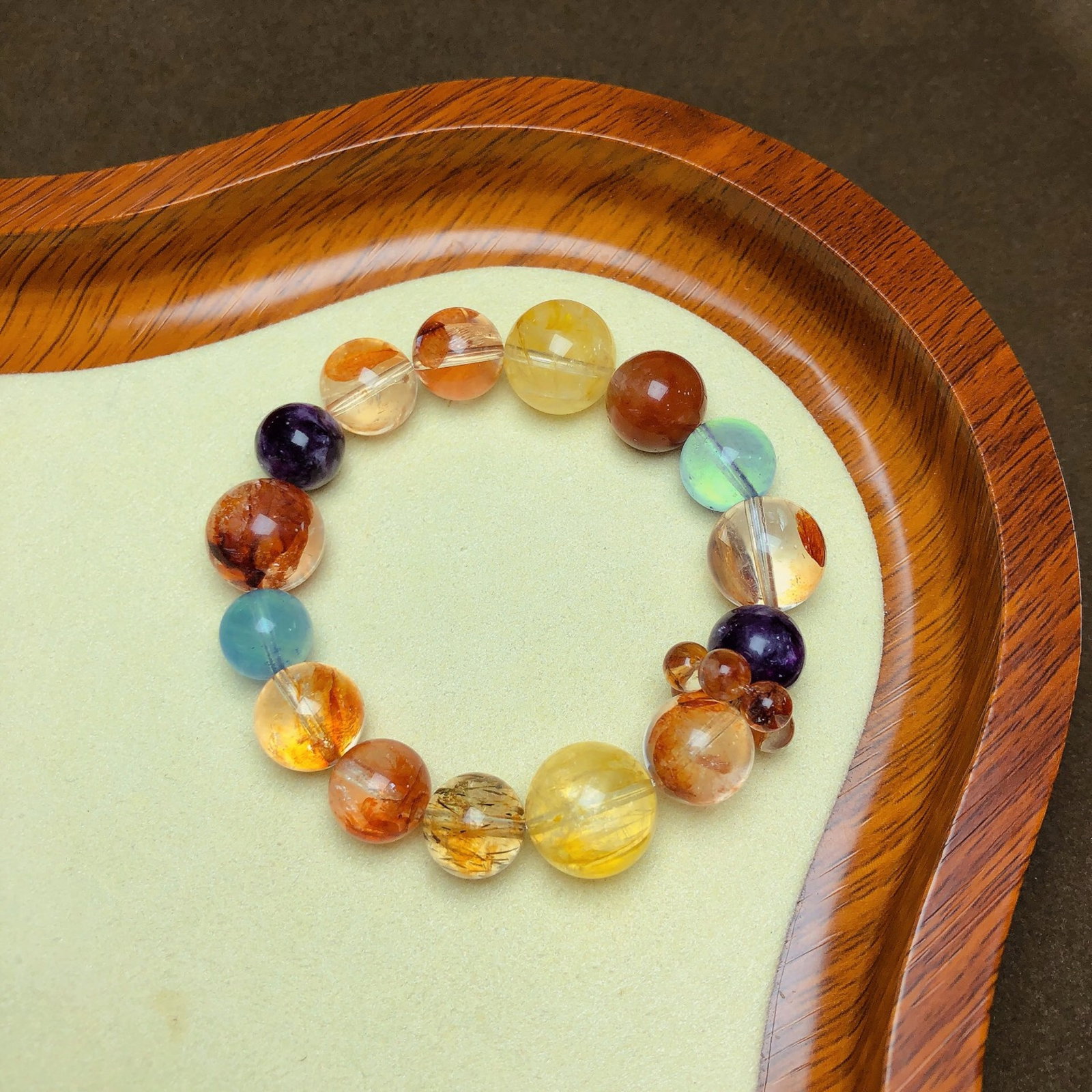 An Exquisite Crystal Bracelets: An Exquisite Crystal Bracelets,Size:0.5in,0.6in,Weight:42.3g 水晶手串