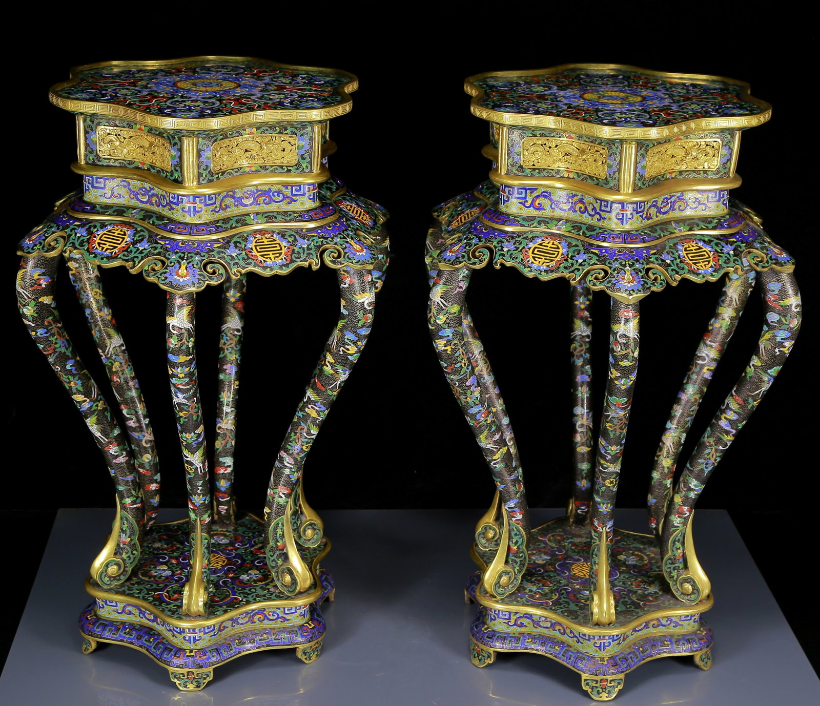 A Pair of Huge Cloisonne Auspicious Cloud and Crane Pattern Stools - 2