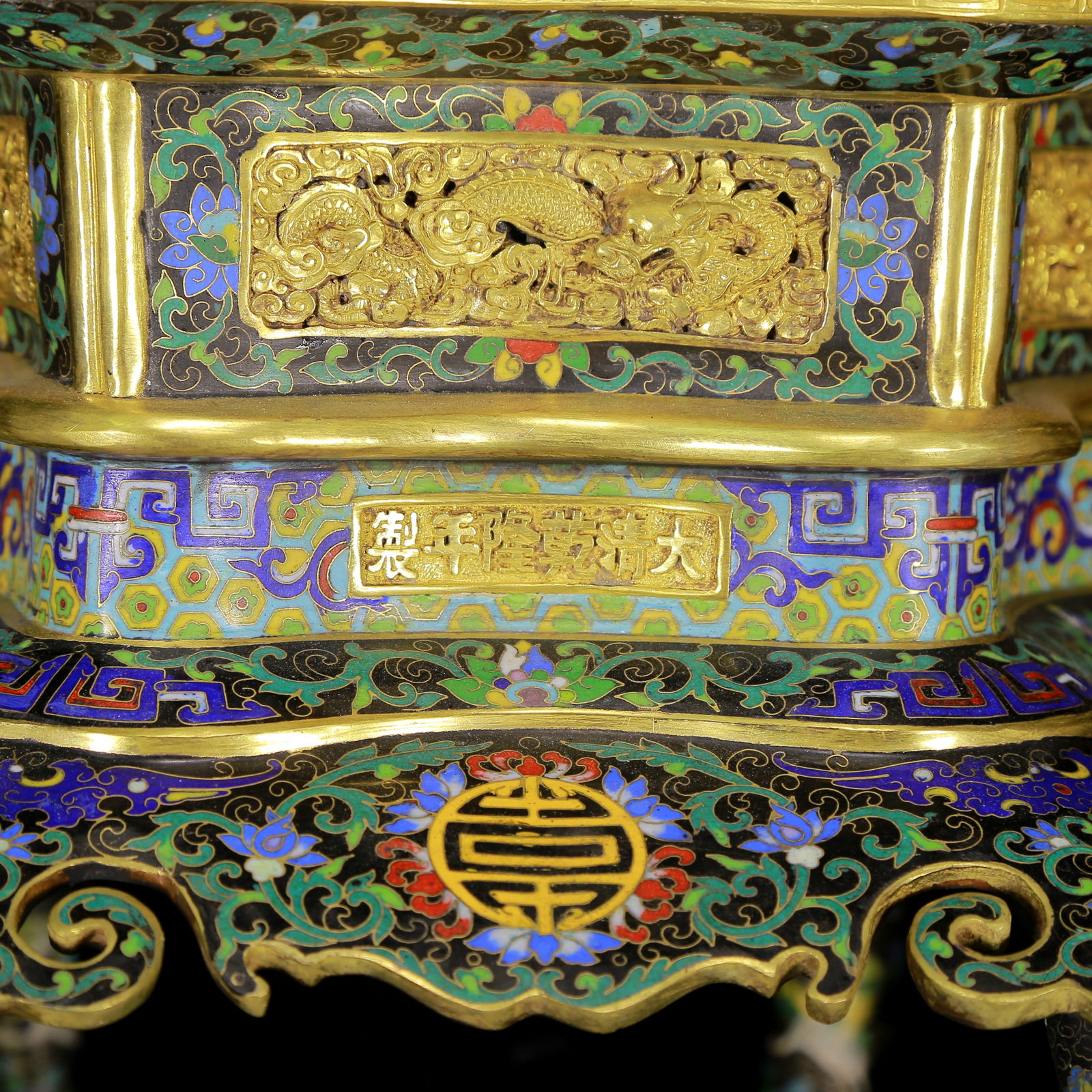 A Pair of Huge Cloisonne Auspicious Cloud and Crane Pattern Stools - 9
