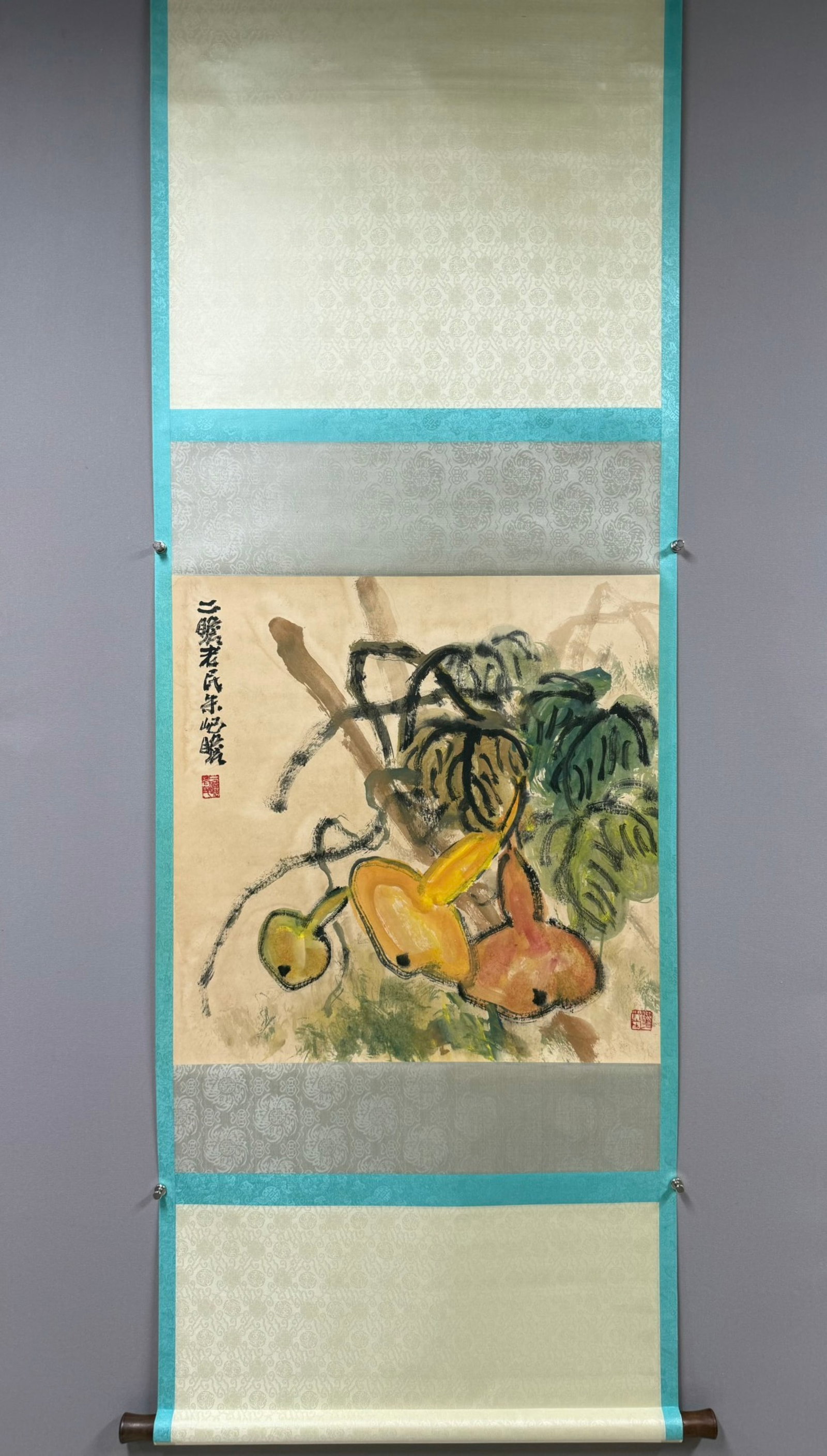 A Chinese Vertical Scroll Ink Painting of Gourd on Paper: A Chinese Vertical Scroll Ink Painting of Gourd on Paper,Zhu Qizhan,Size:26.8inx26.8in 一幅中国水墨葫芦画立轴,朱屺瞻