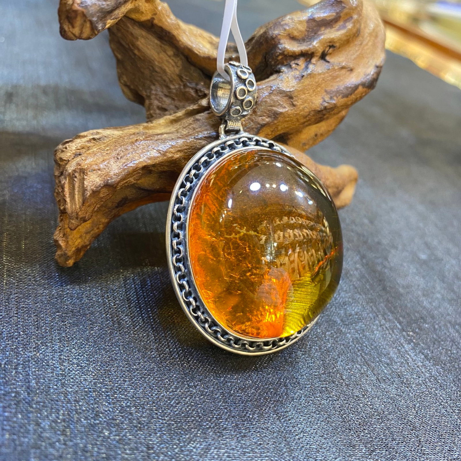 An Exquisite Beeswax Inlaid Silver Necklace: An Exquisite Beeswax Inlaid Silver Necklace,Size:1.5in,Weight:23.9g 蜜蜡镶银项链