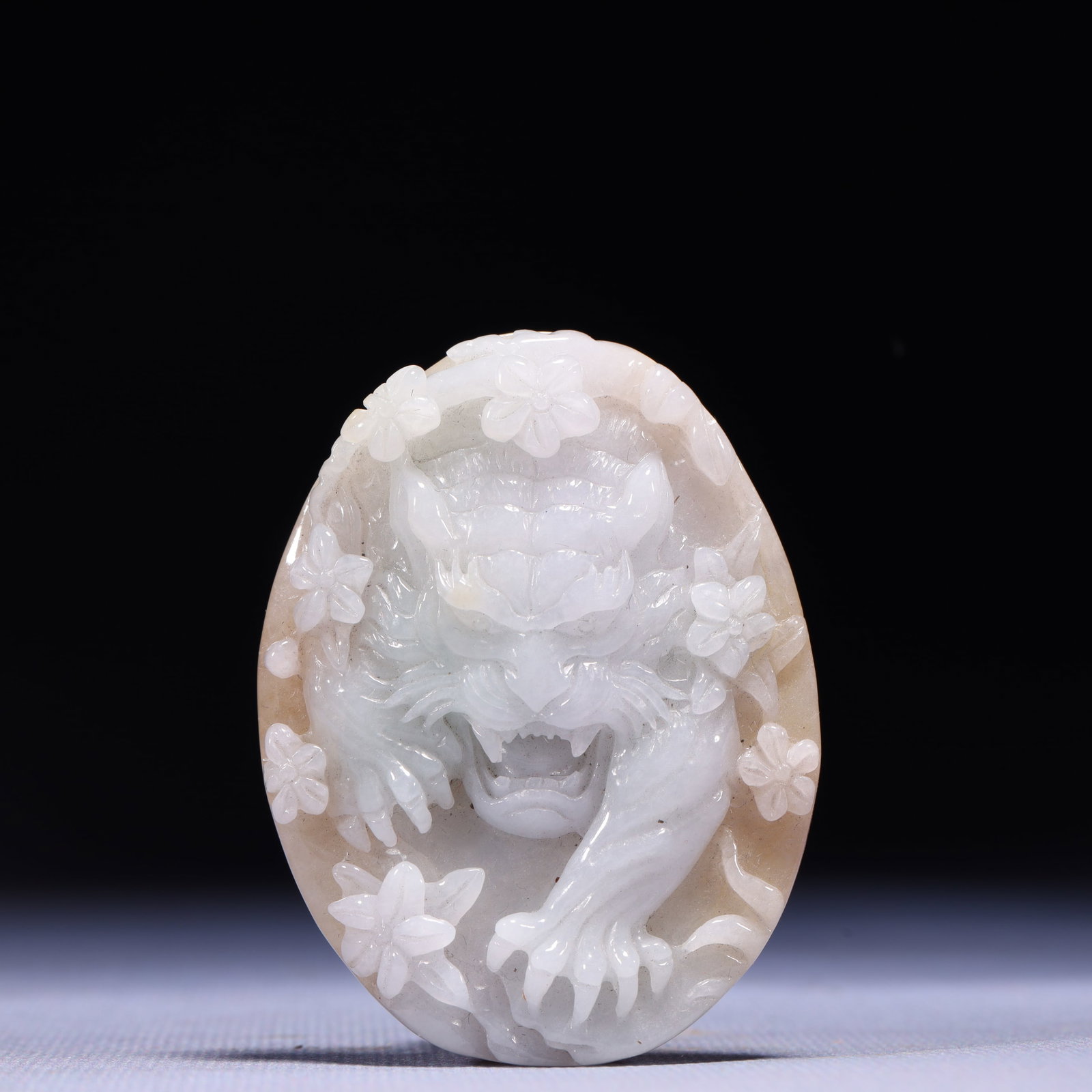 An Exquisite Jadeite Tiger Patten Pendant: An Exquisite Jadeite Tiger Patten Pendant,Qing Dynasty,China,Size:2inx0.4inx2.6in,Weight:73g 翡翠虎纹挂件,中国清代