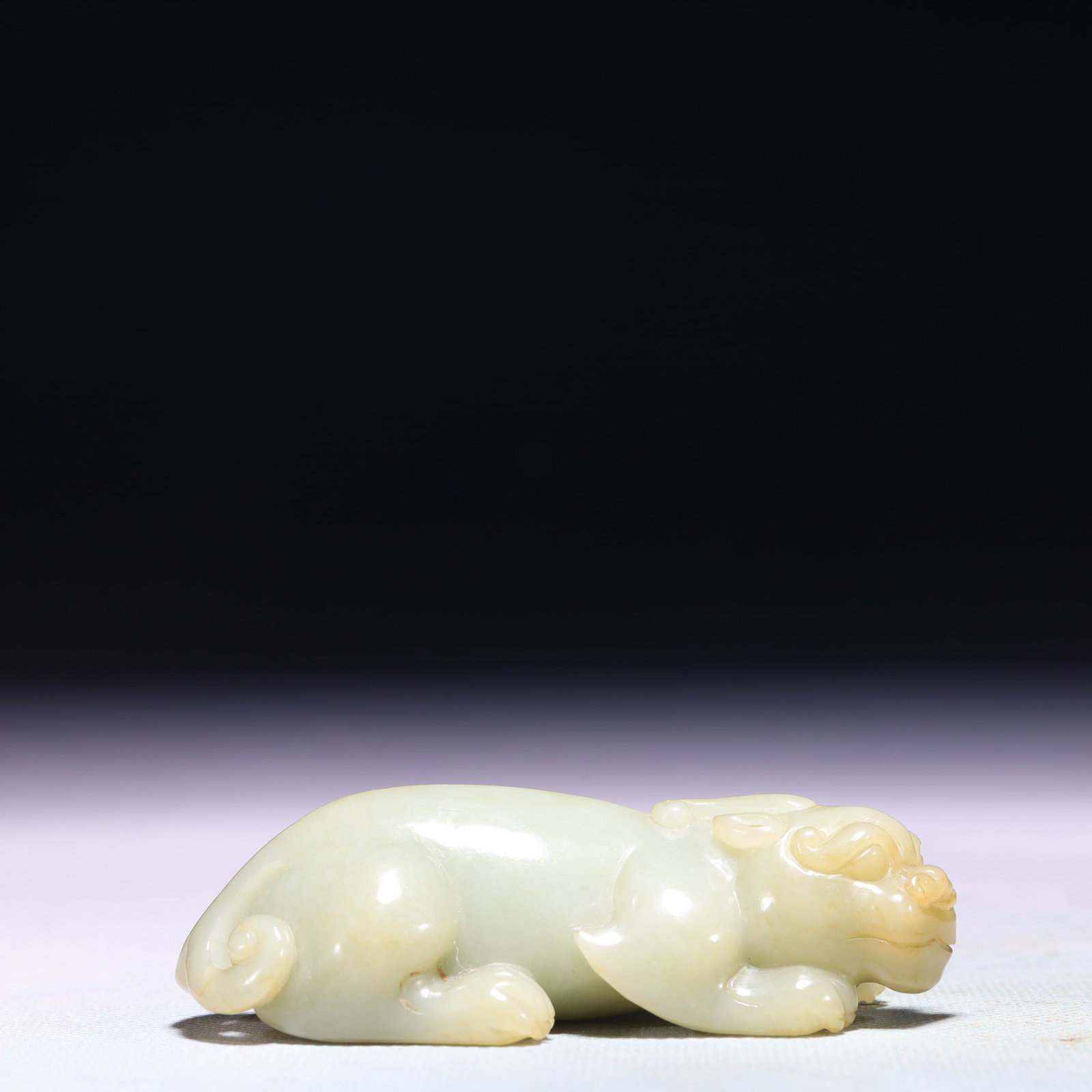 An Exquisite White Jade Unicorn Ornament: An Exquisite White Jade Unicorn Ornament,Qing Dynasty,China,Size:3.5inx1.8inx1in,Weight:141.9g 白玉独角兽摆件,中国清代