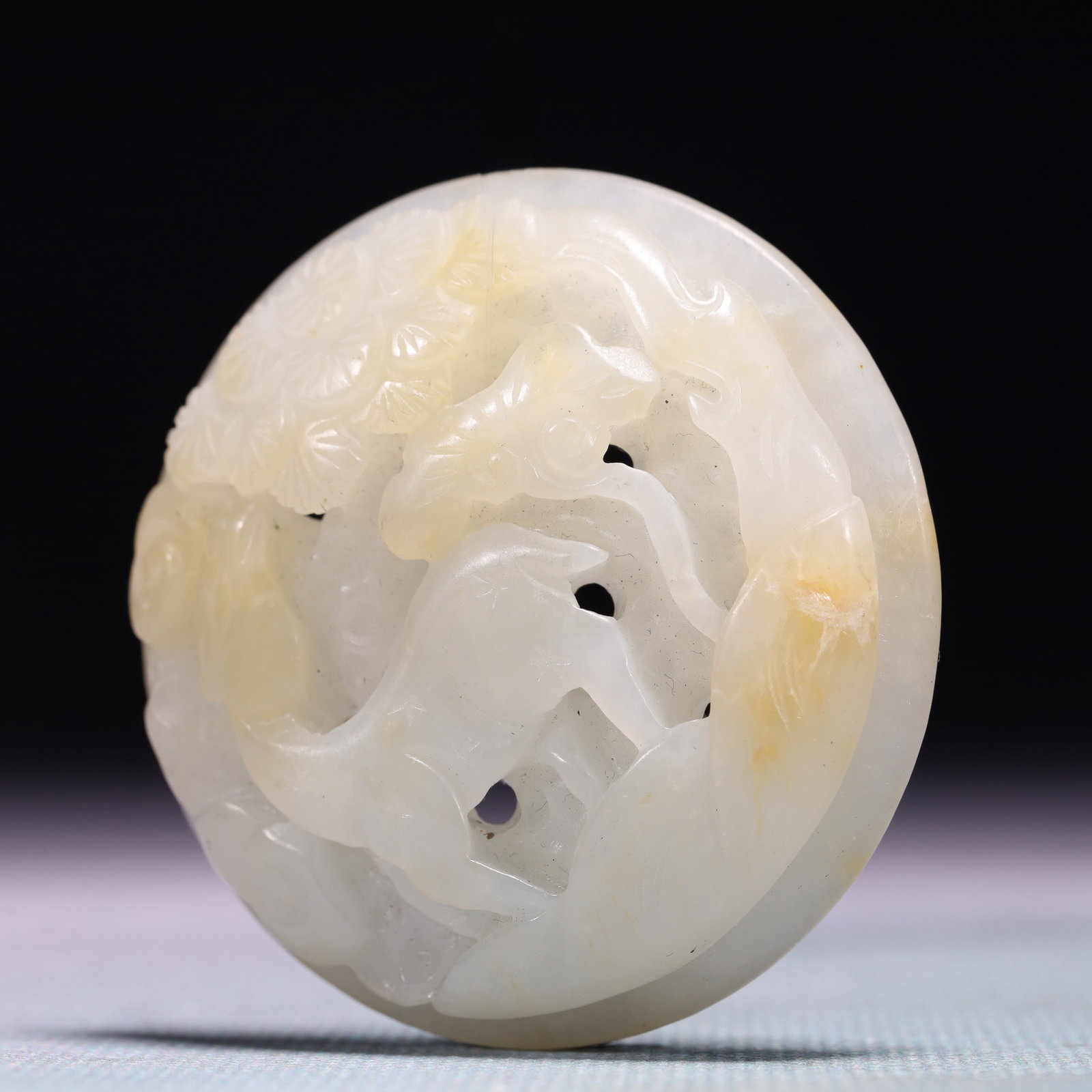 An Exquisite White Jade Deer Pattern Pendant - 2