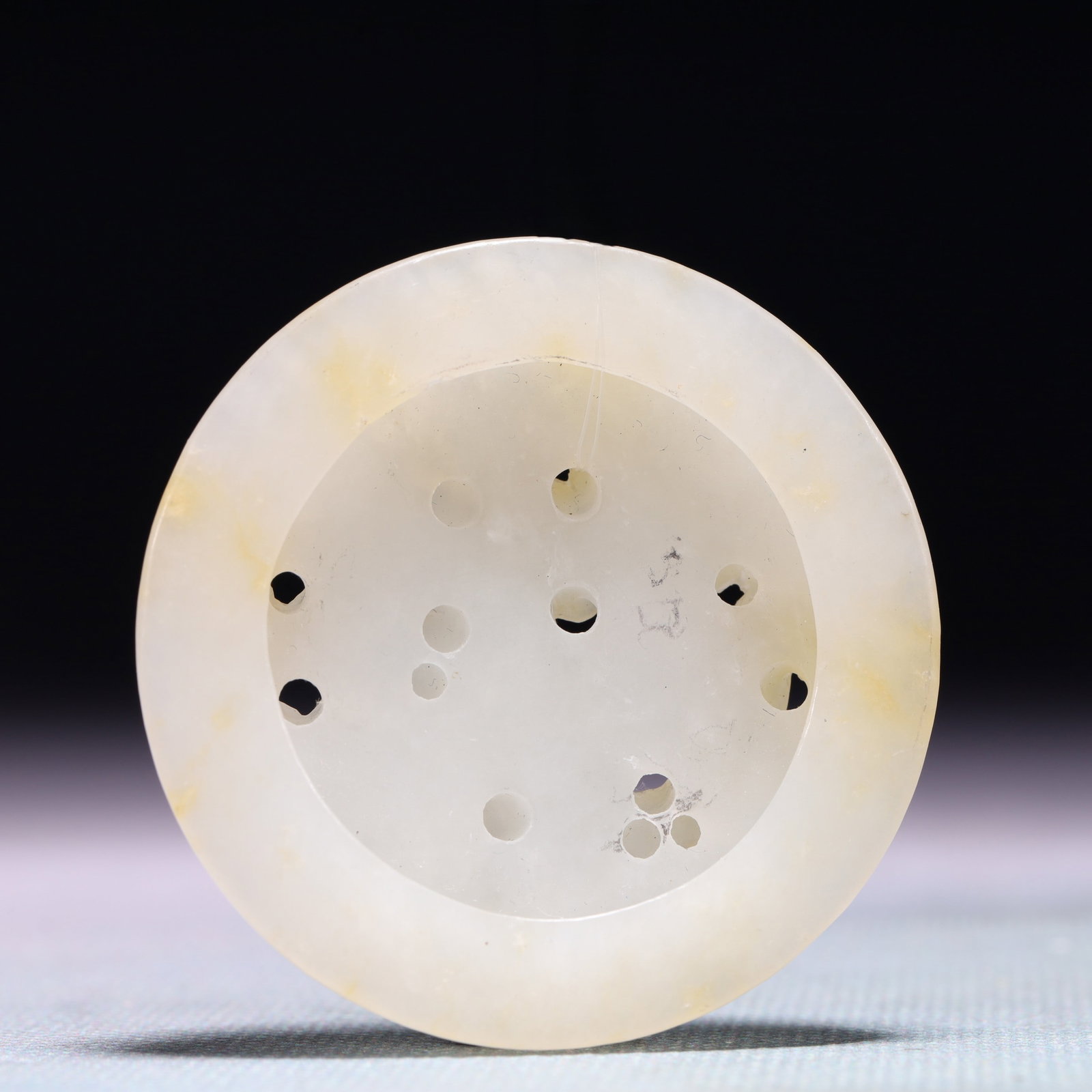 An Exquisite White Jade Deer Pattern Pendant - 4