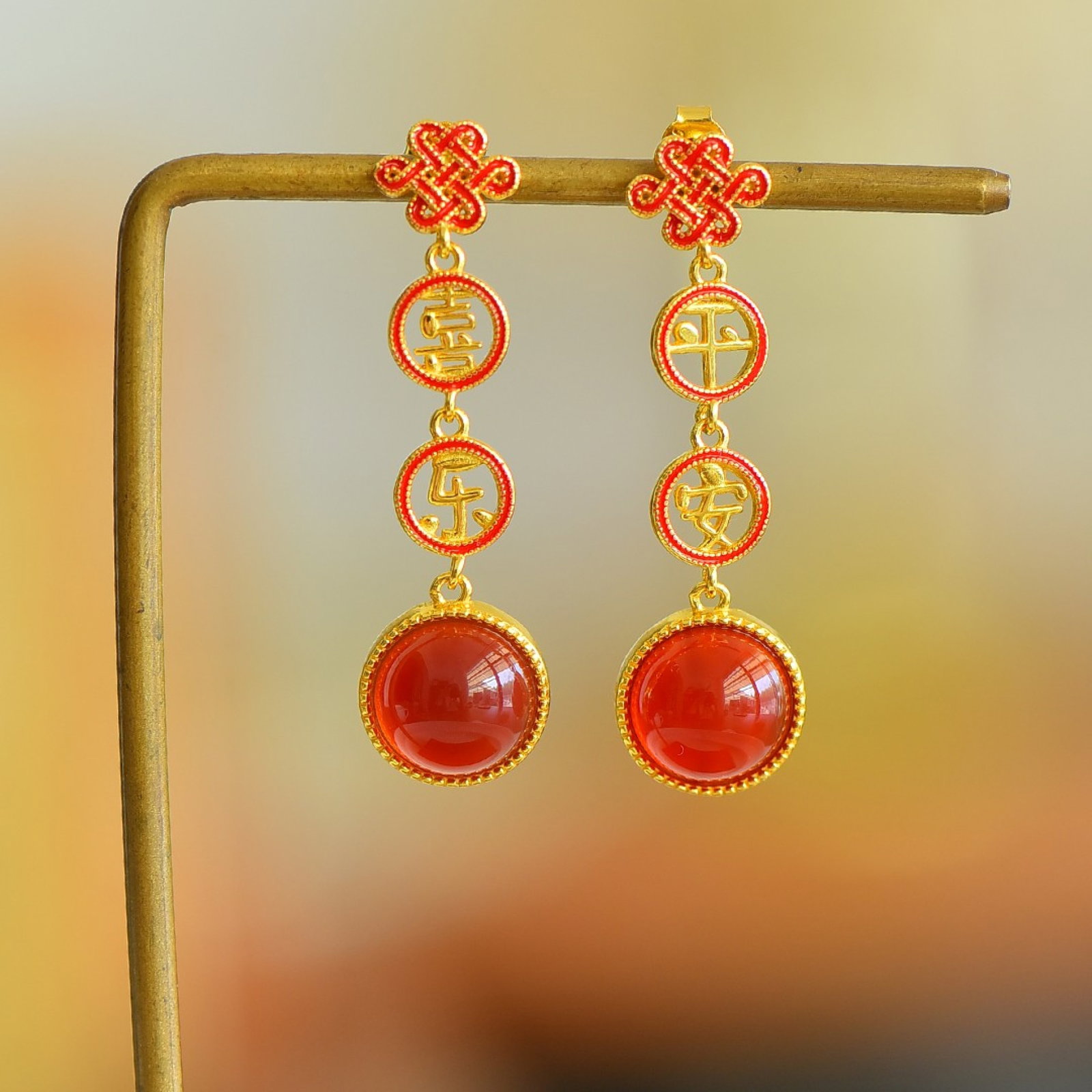 A Pair of Exquisite Sterling Silver-Gold Plated Inlaid Agate Earrings: A Pair of Exquisite Sterling Silver-Gold Plated Inlaid Agate Earrings,Size:0.4inx0.4in 一对纯银镀金镶玛瑙耳环